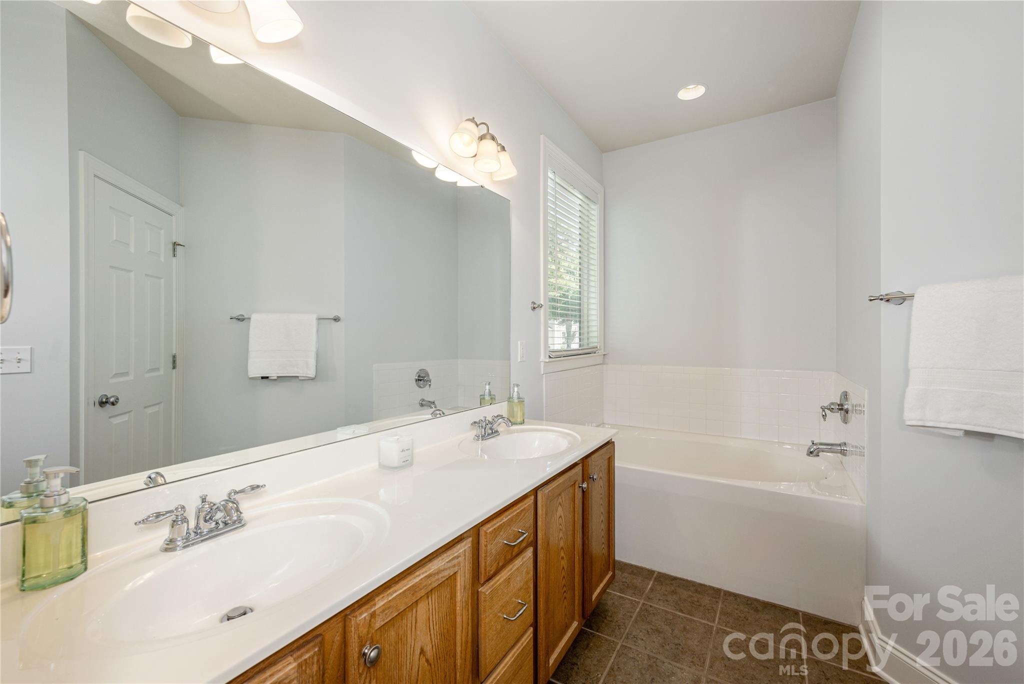 5 Hoolet Court — Biltmore Lake