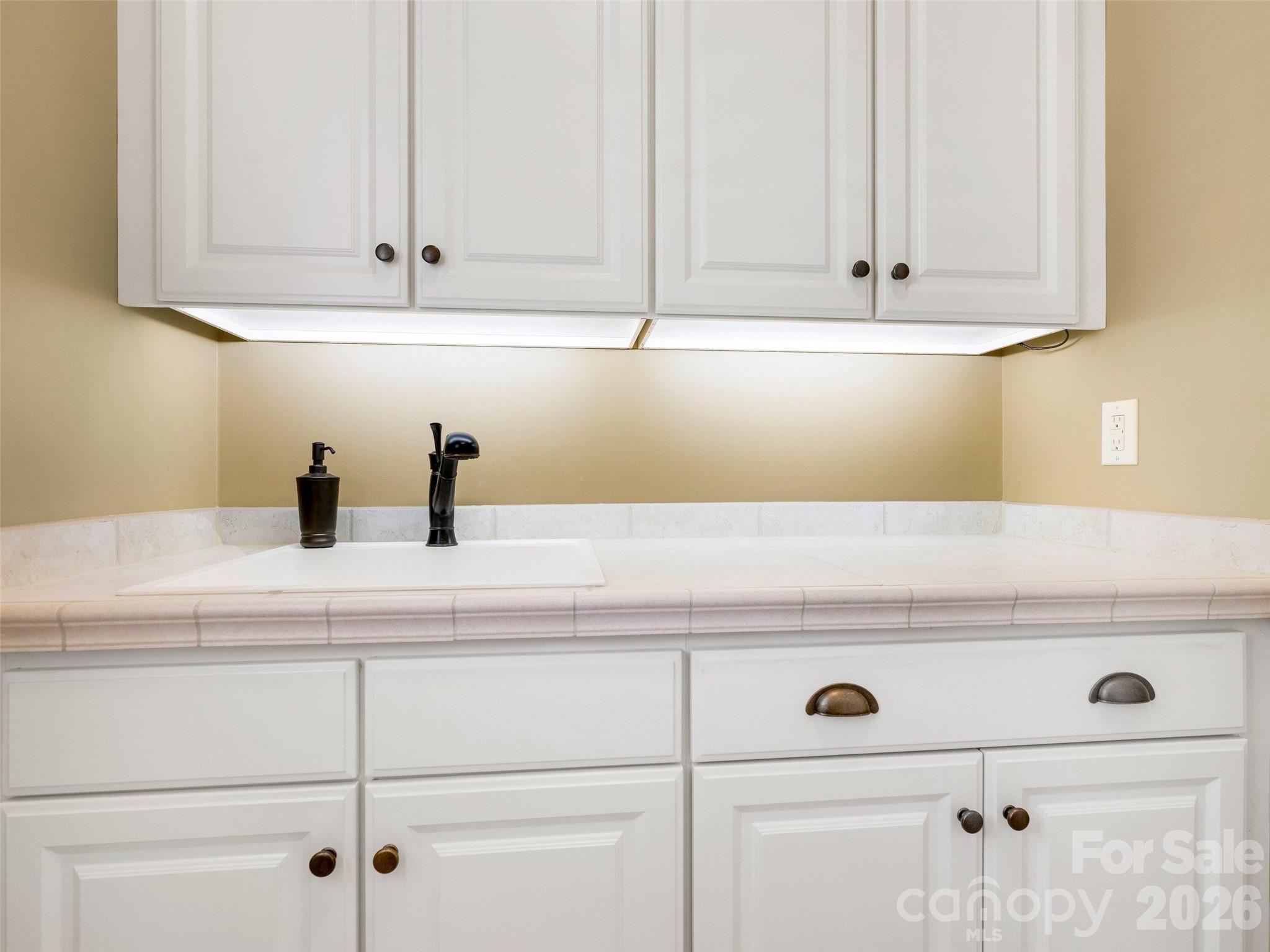 2130 Garden View Lane — Matthews