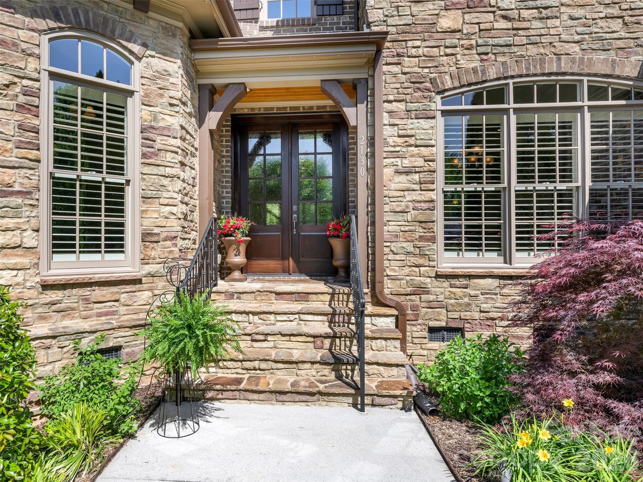 2130 Garden View Lane — Matthews
