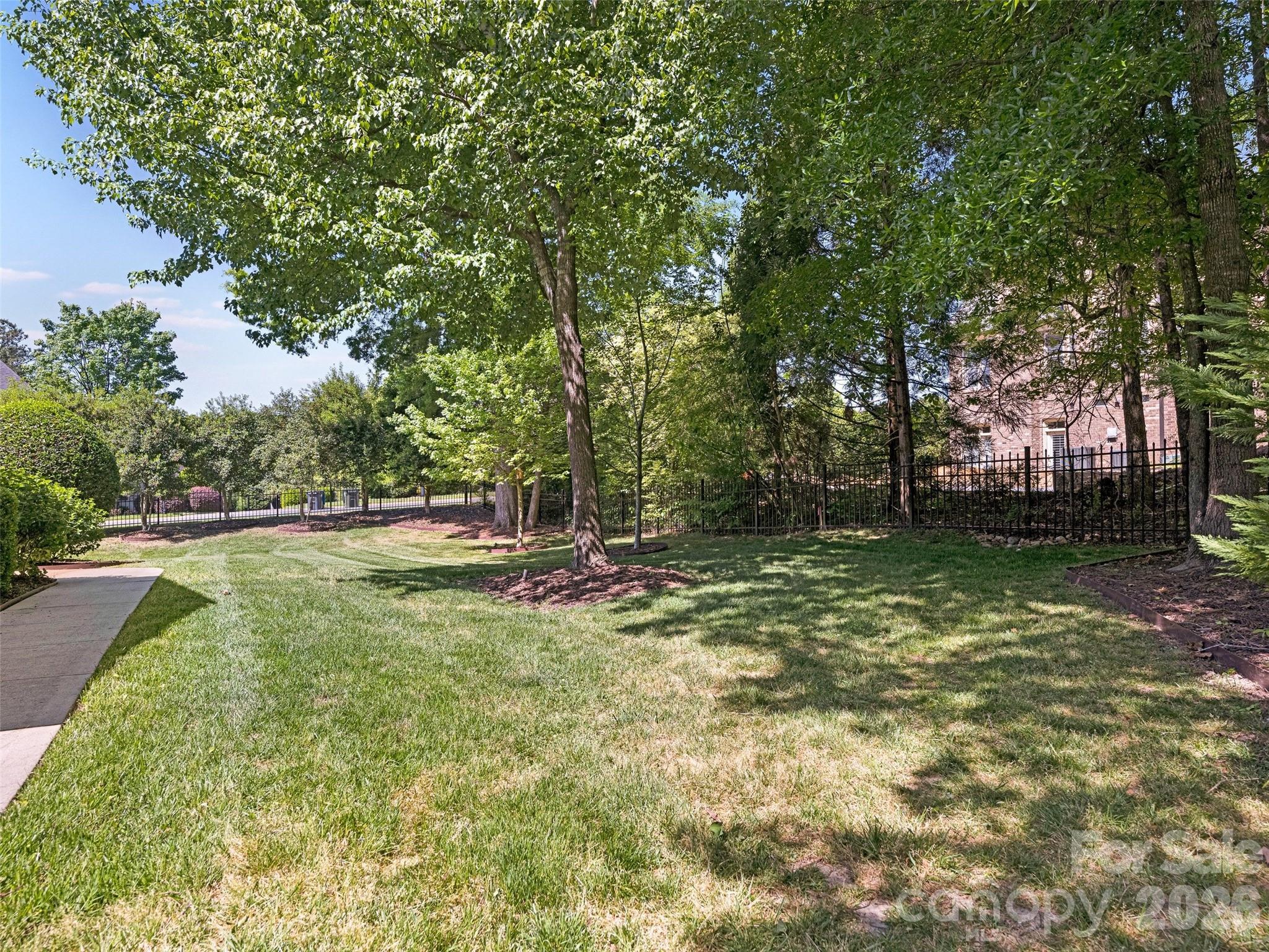 2130 Garden View Lane — Matthews