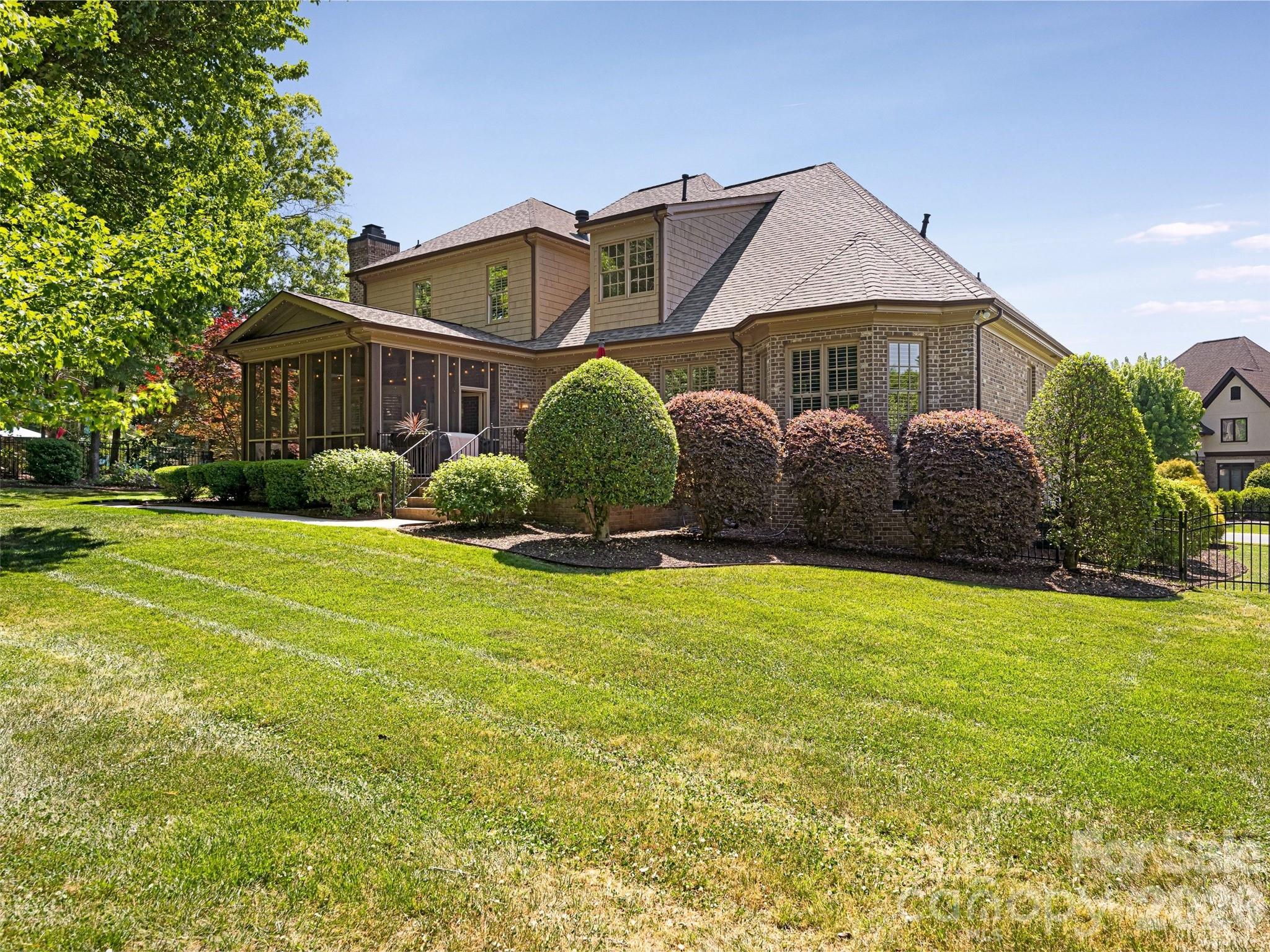 2130 Garden View Lane — Matthews