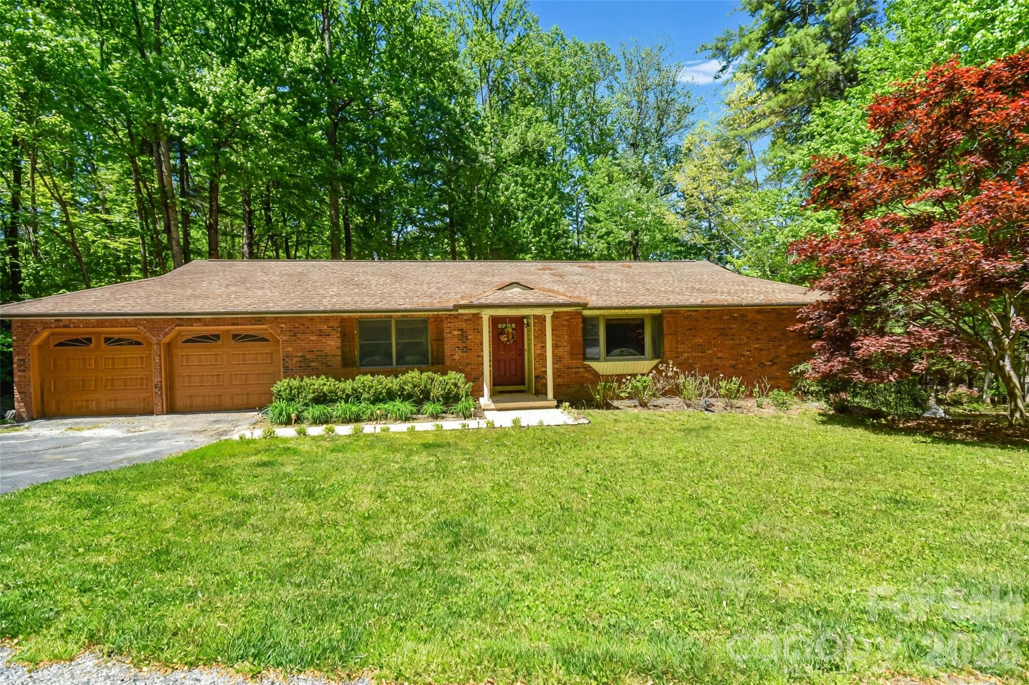 14 N Willow Wood Trail — Hendersonville