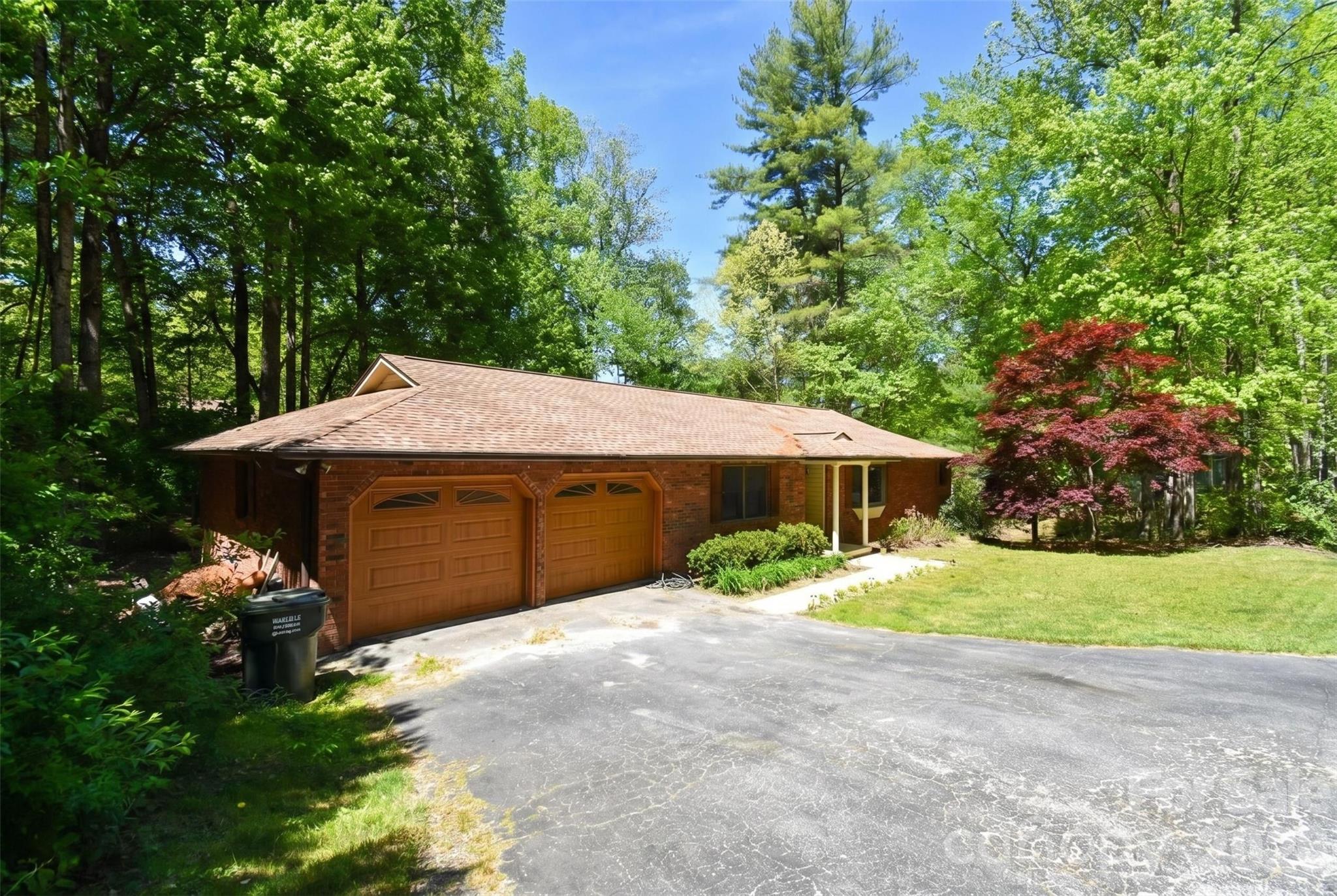14 N Willow Wood Trail — Hendersonville