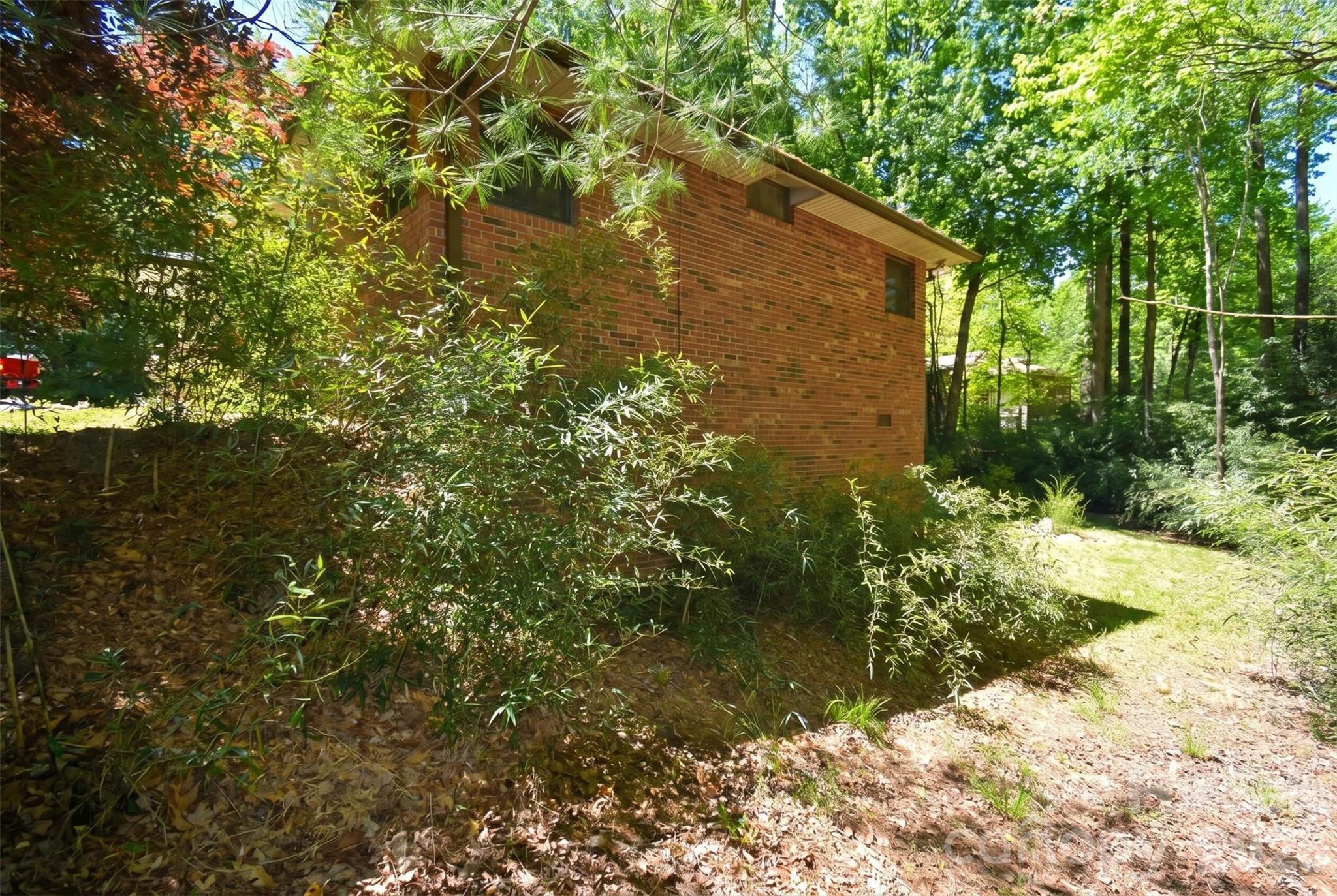 14 N Willow Wood Trail — Hendersonville