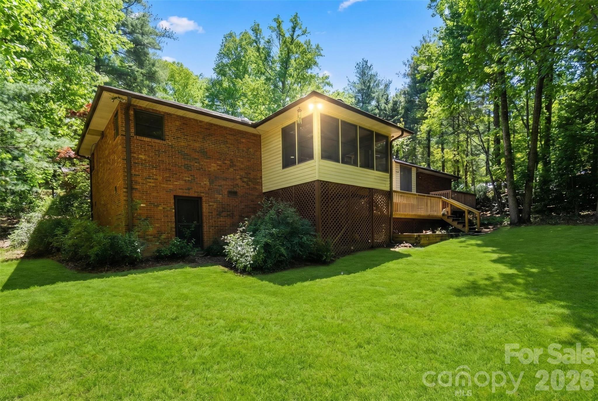 14 N Willow Wood Trail — Hendersonville