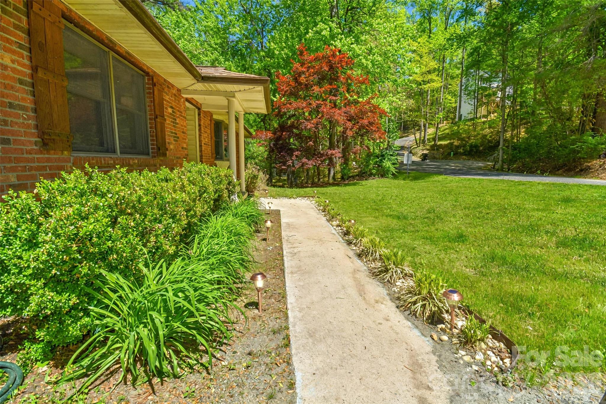 14 N Willow Wood Trail — Hendersonville