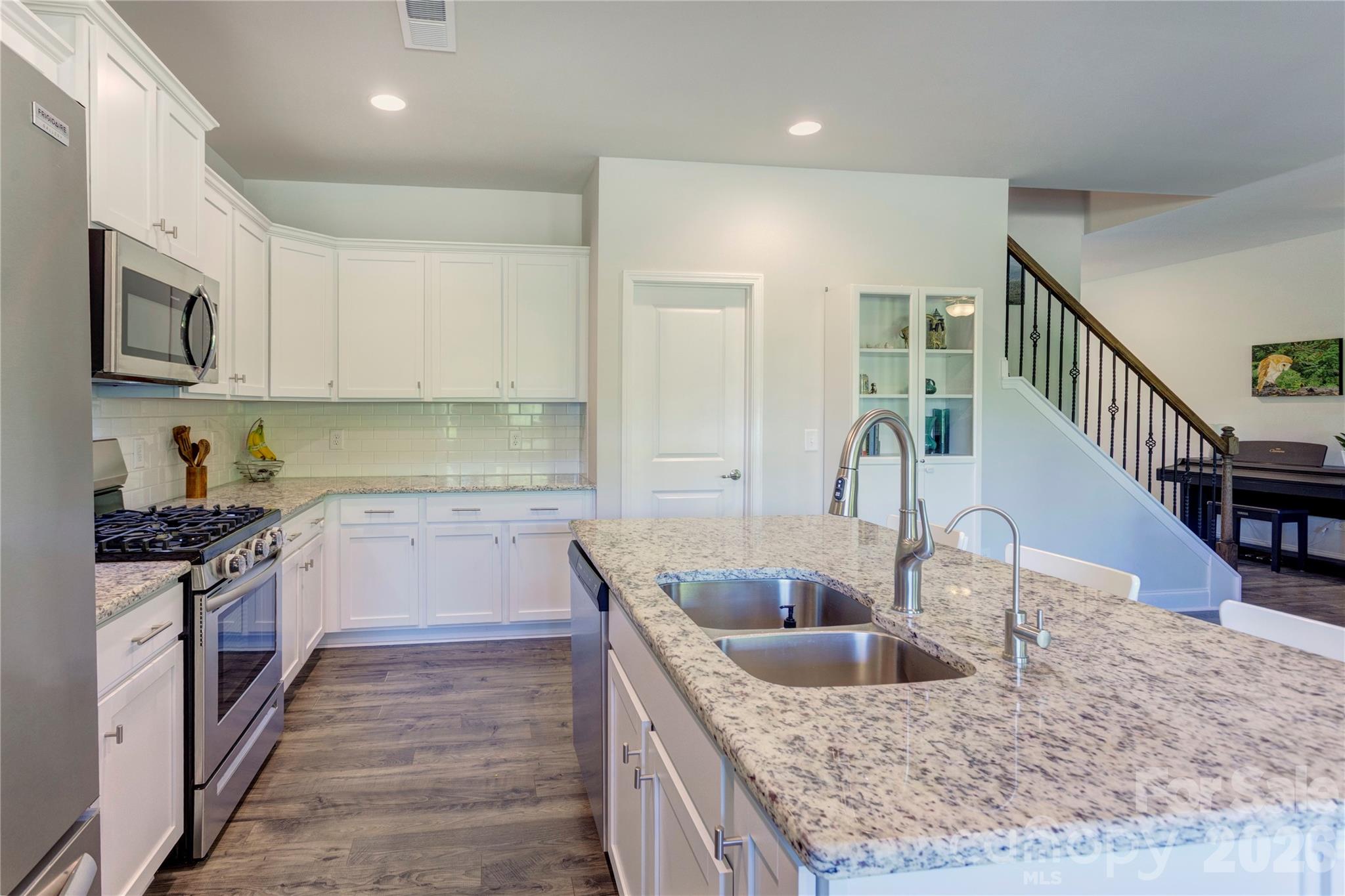 11728 Glenwood Drive — Locust