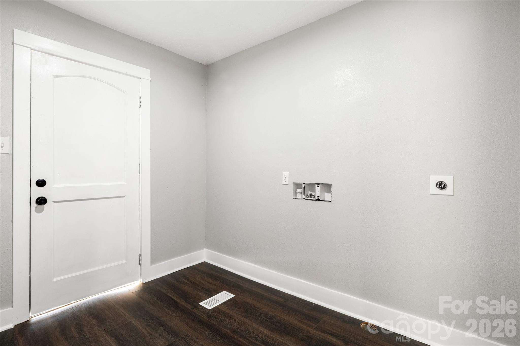 2123 Pinedell Avenue — Monroe