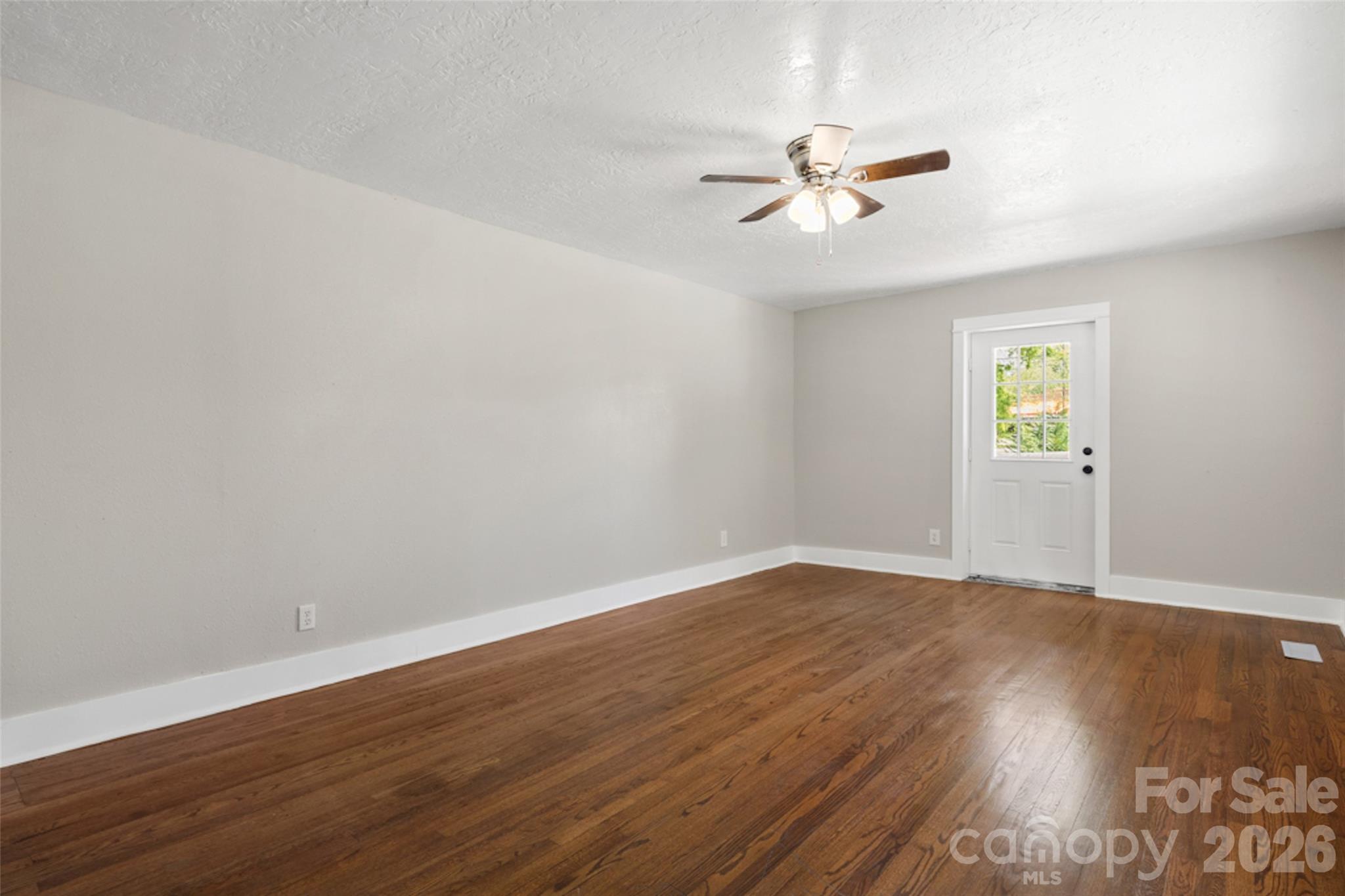 2123 Pinedell Avenue — Monroe