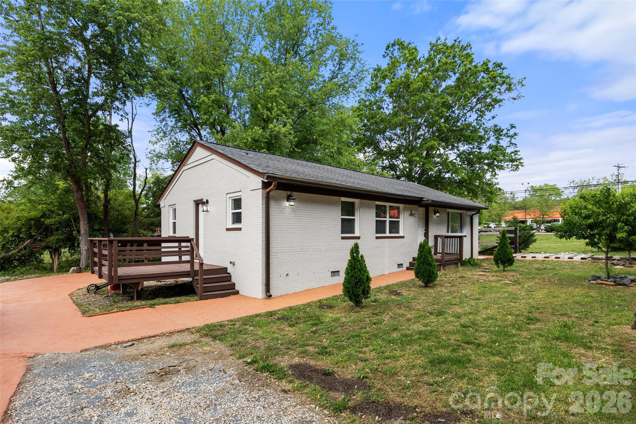 2123 Pinedell Avenue — Monroe
