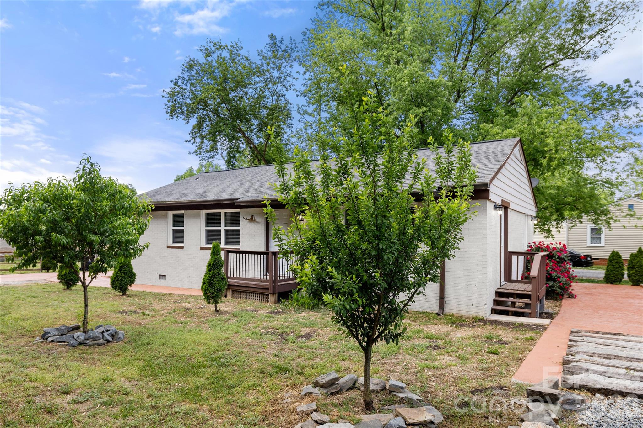 2123 Pinedell Avenue — Monroe