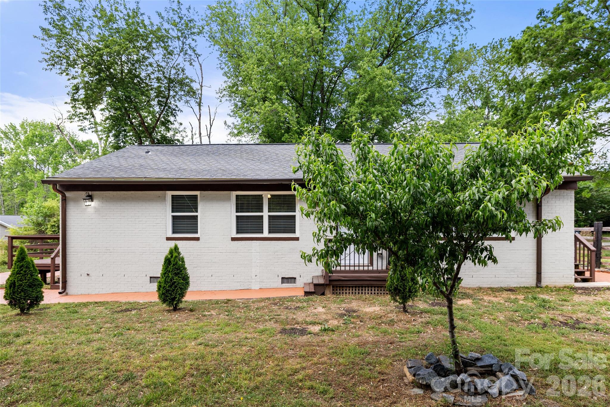 2123 Pinedell Avenue — Monroe