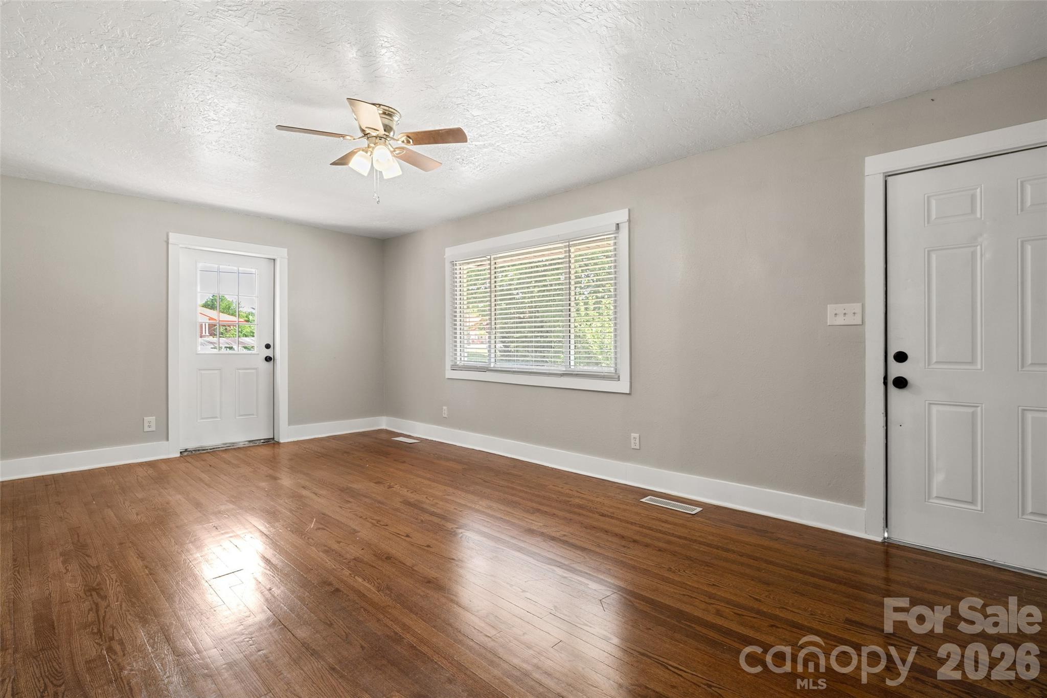 2123 Pinedell Avenue — Monroe