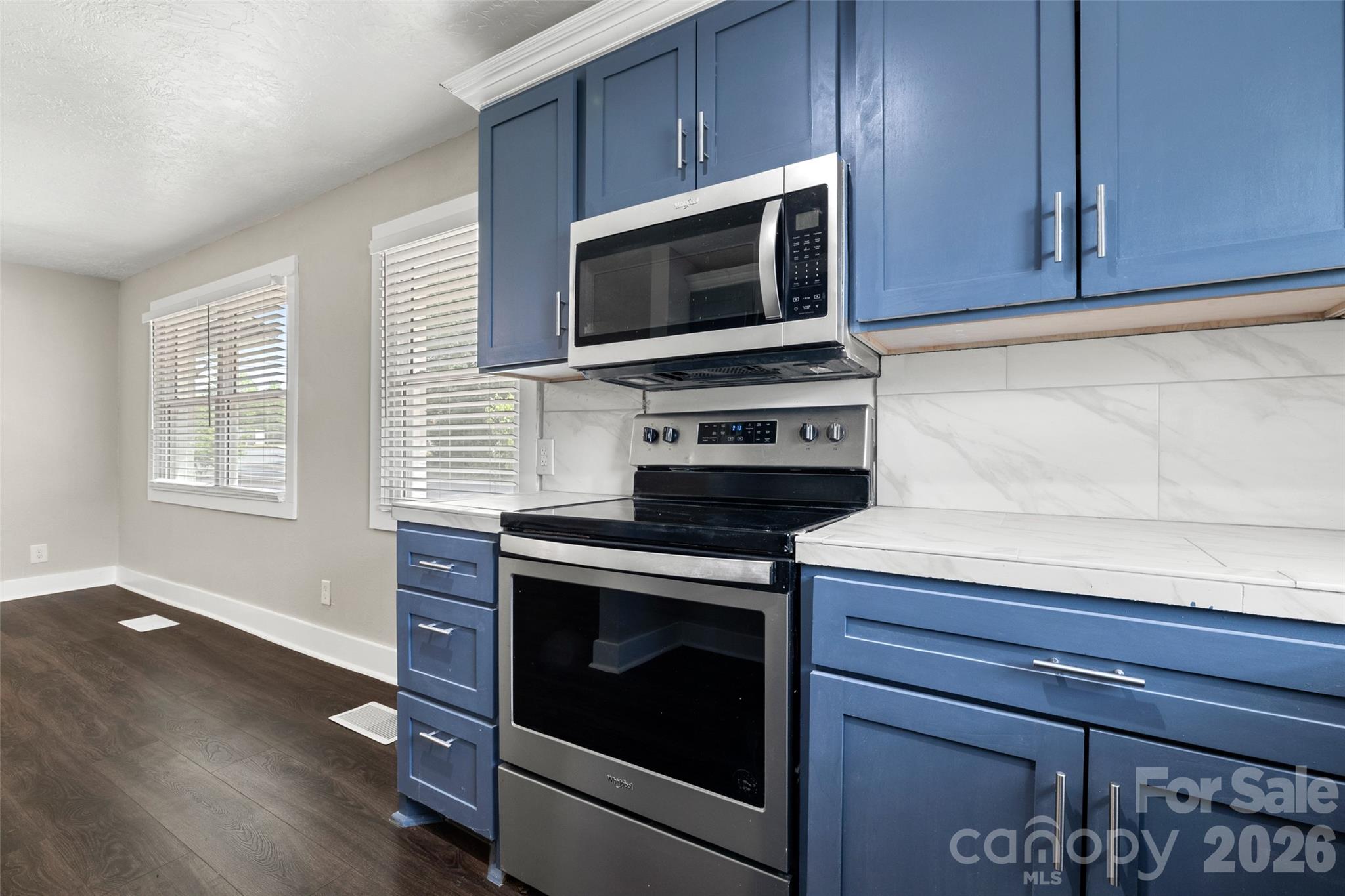2123 Pinedell Avenue — Monroe