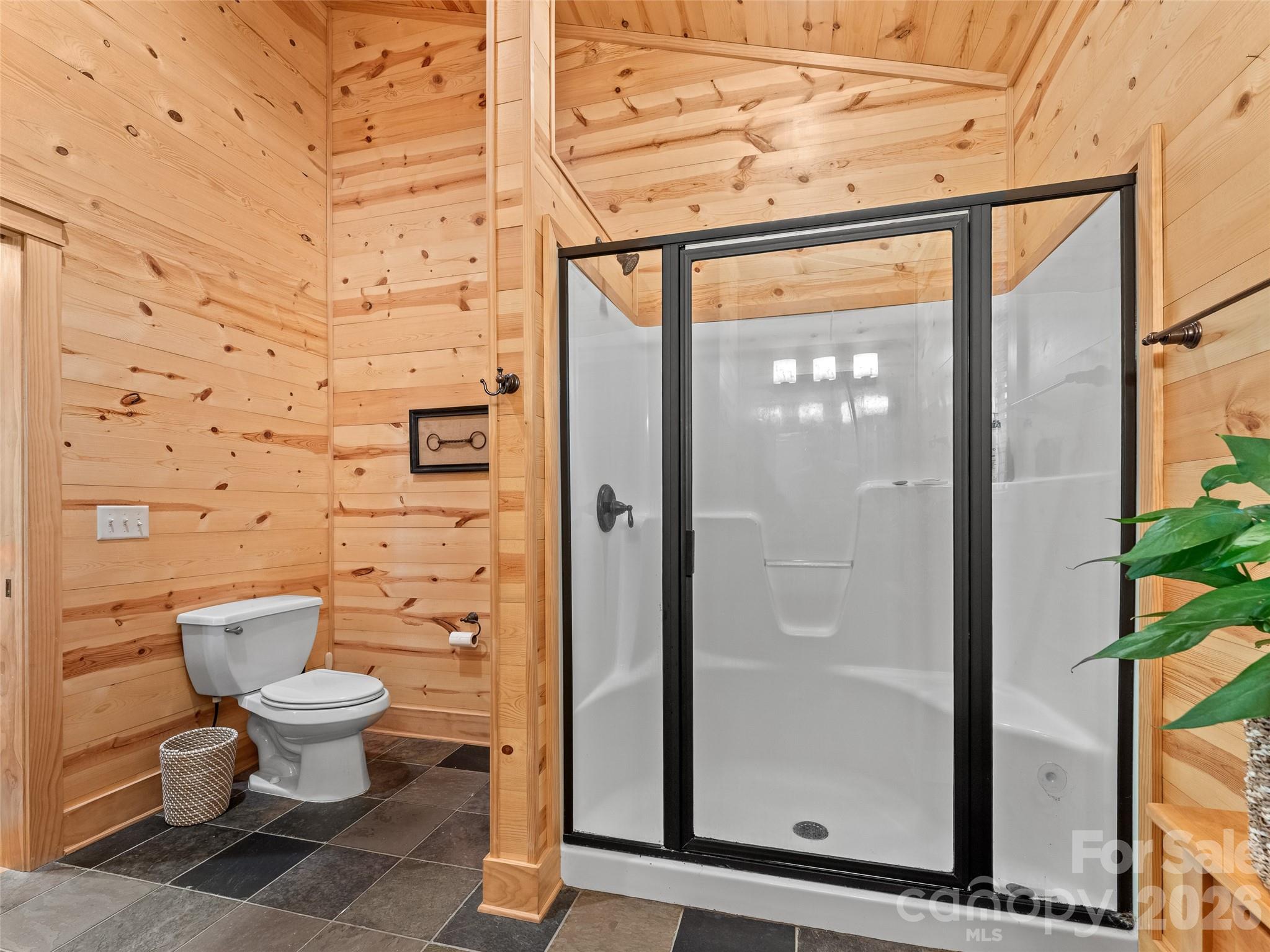 350 Laurel Mountain Trail — Saluda