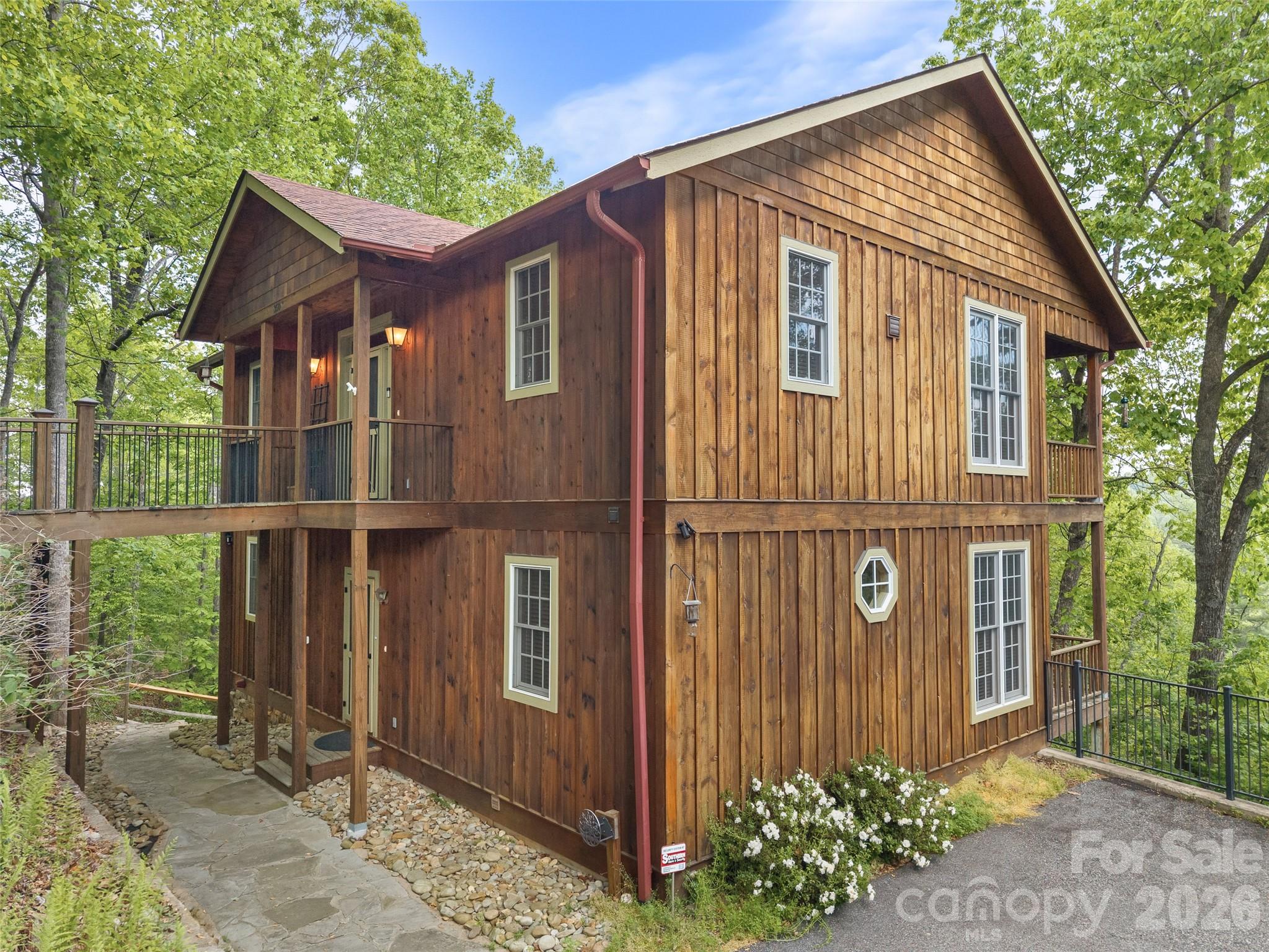 350 Laurel Mountain Trail — Saluda