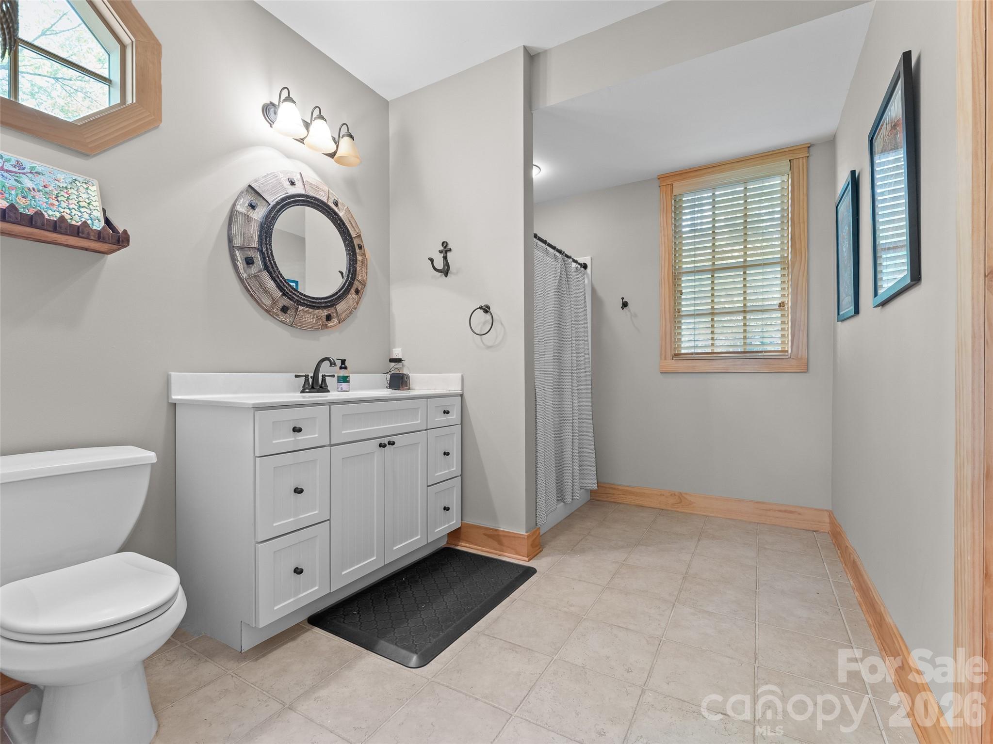 350 Laurel Mountain Trail — Saluda