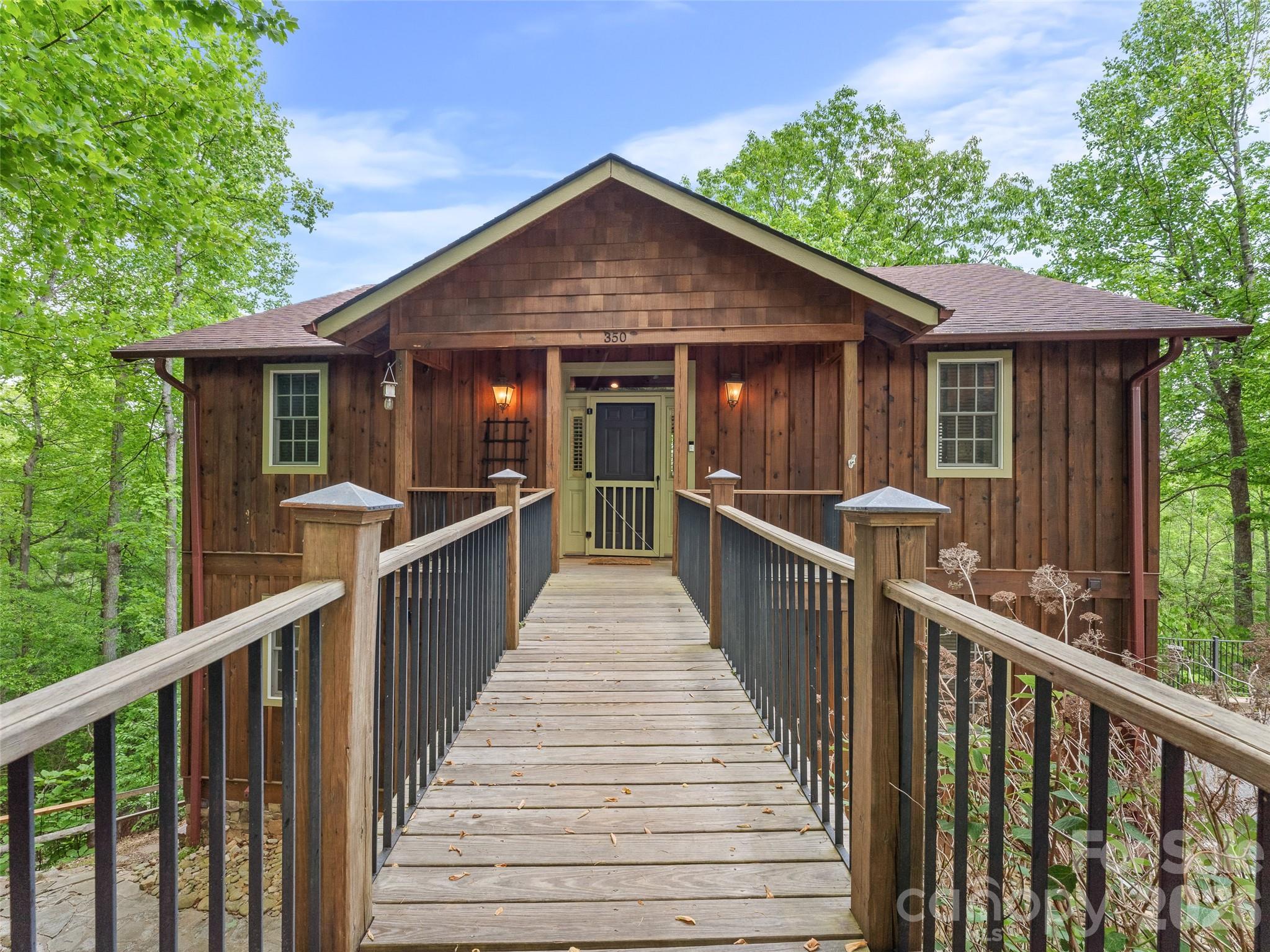 350 Laurel Mountain Trail — Saluda