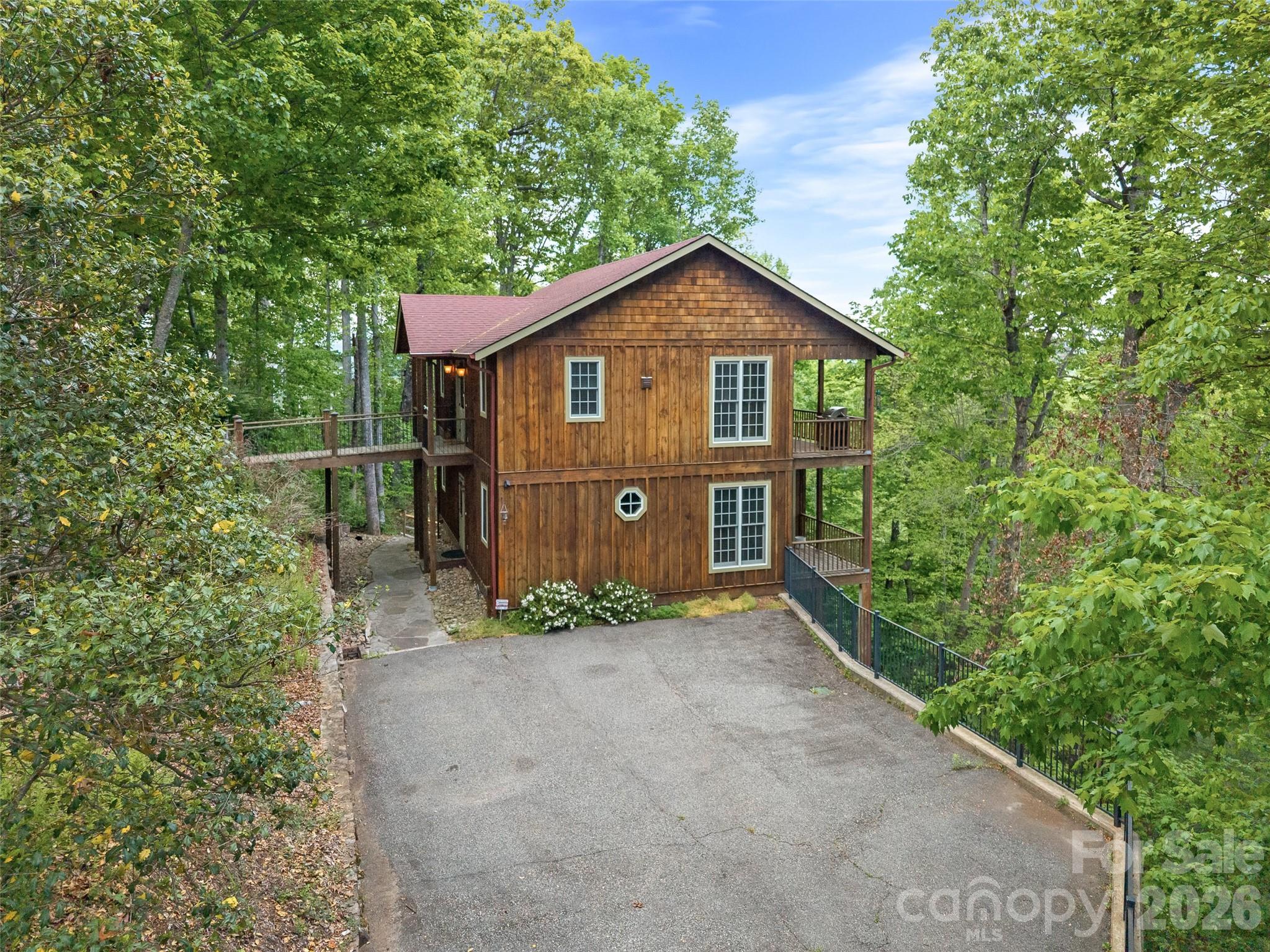 350 Laurel Mountain Trail — Saluda