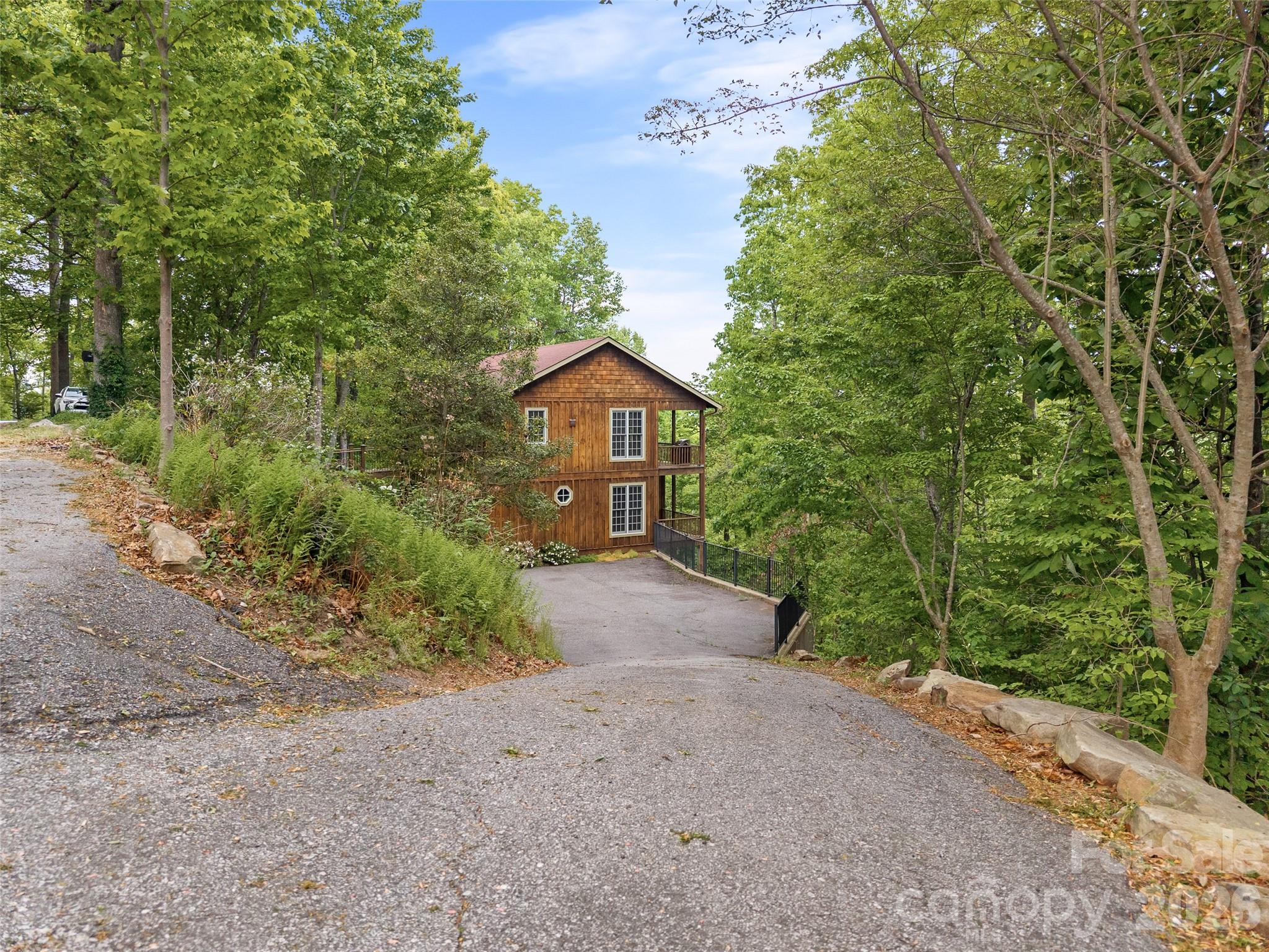 350 Laurel Mountain Trail — Saluda