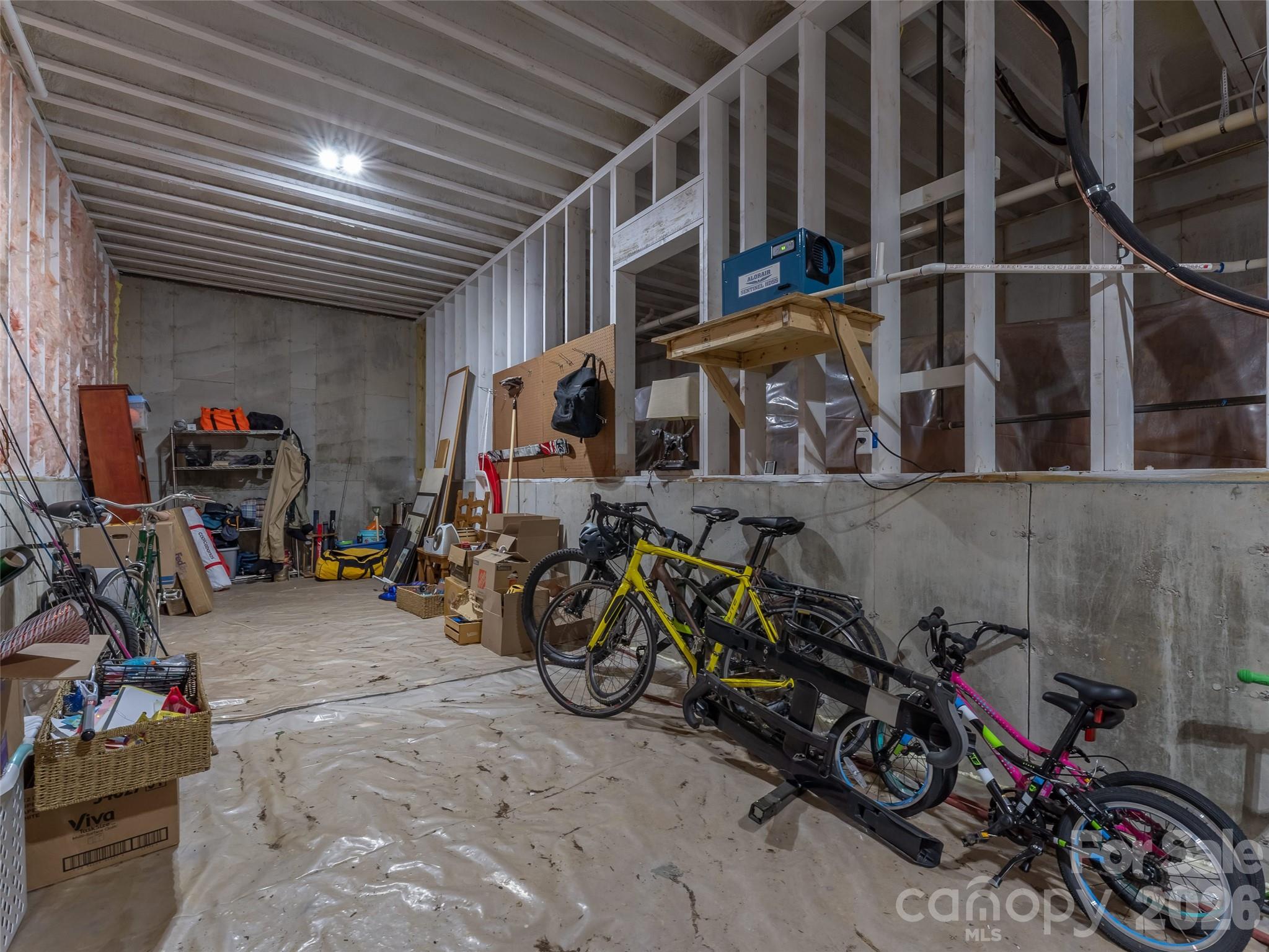 350 Laurel Mountain Trail — Saluda