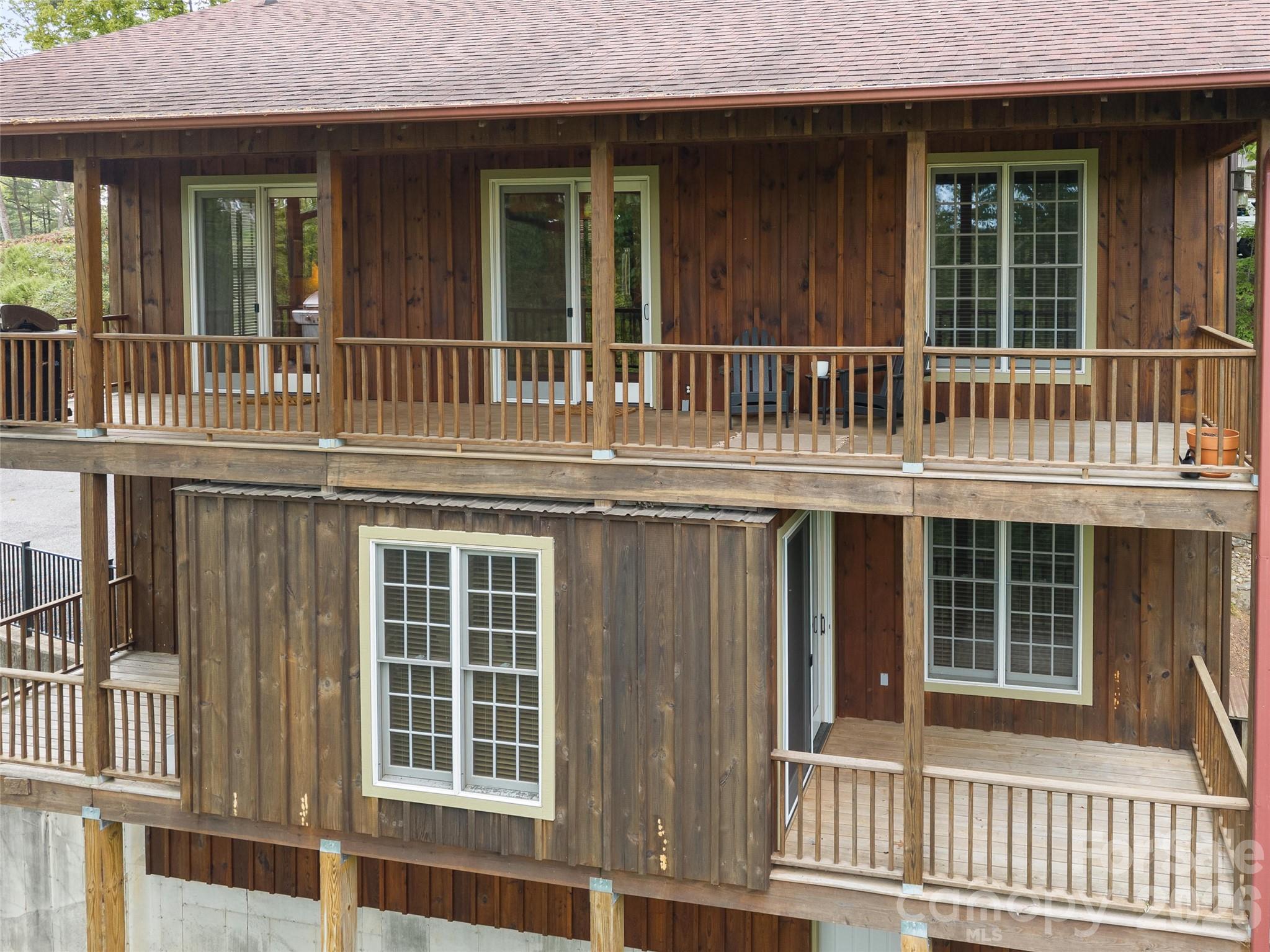 350 Laurel Mountain Trail — Saluda