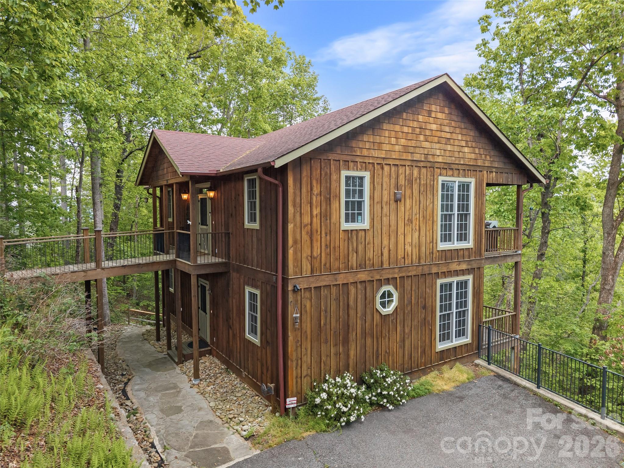 350 Laurel Mountain Trail — Saluda