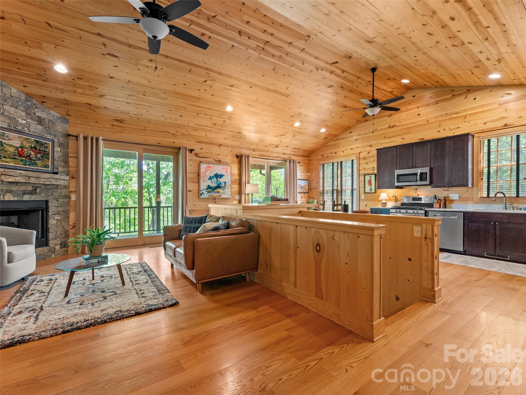 350 Laurel Mountain Trail — Saluda