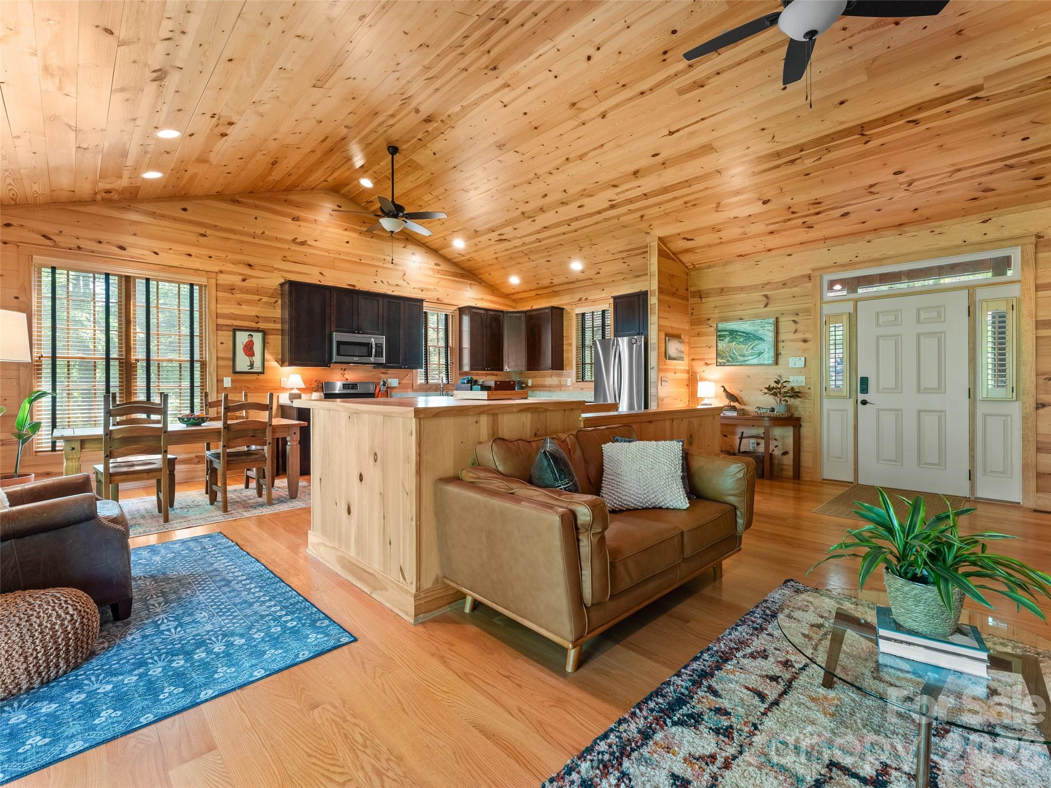 350 Laurel Mountain Trail — Saluda