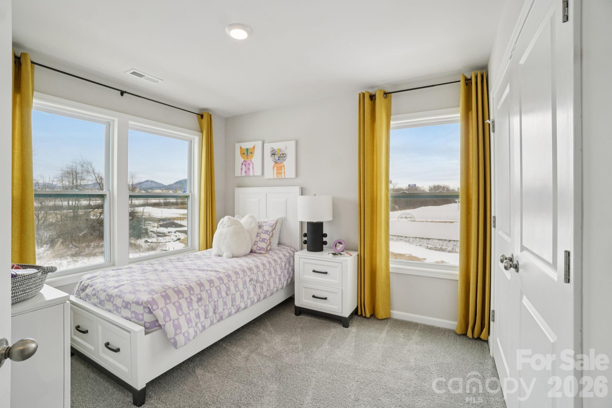 372 Creekview Road — Hendersonville