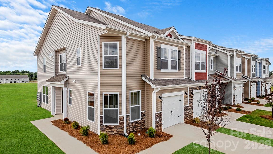 372 Creekview Road — Hendersonville