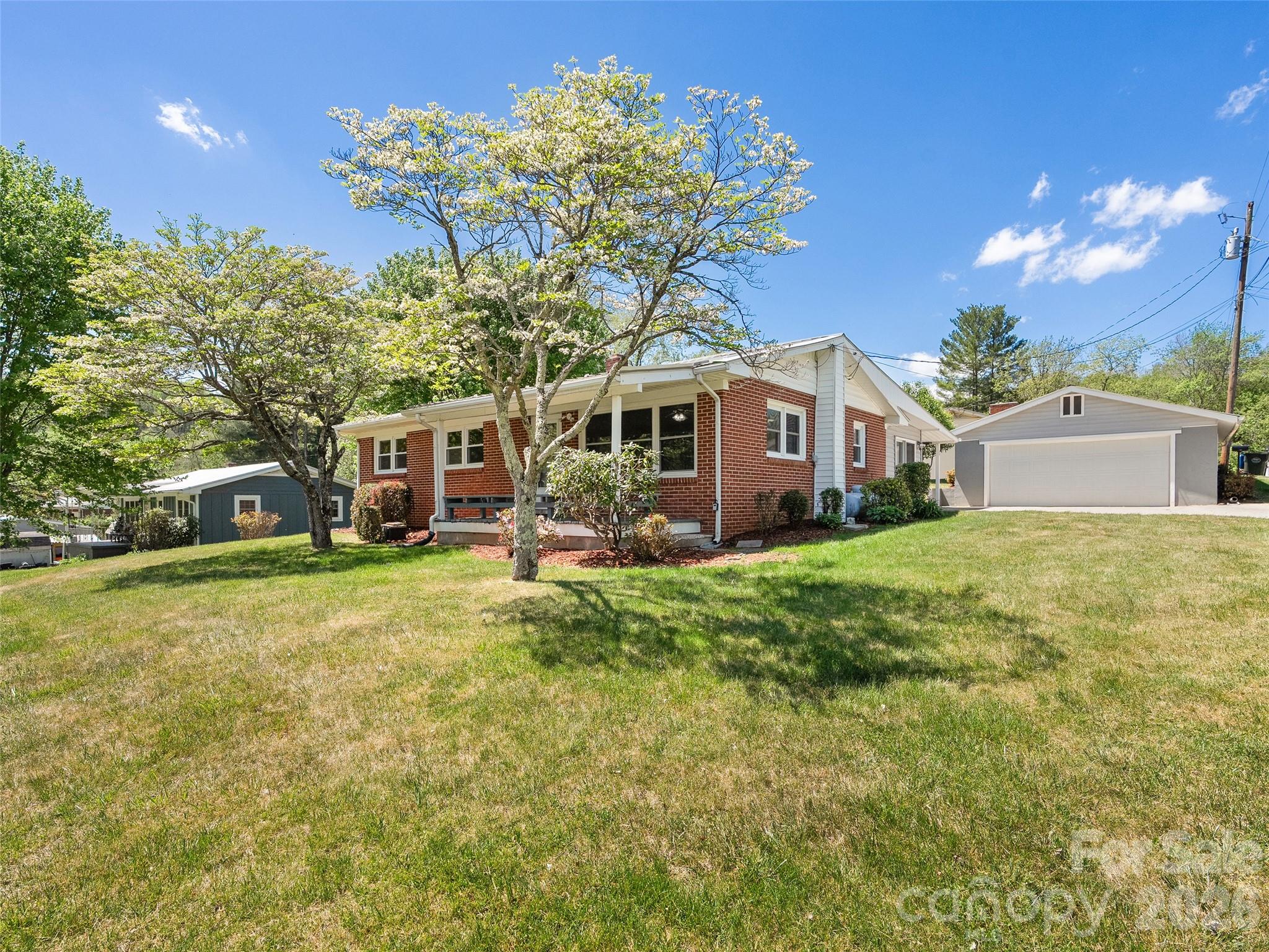 17 W Farley Street — Waynesville