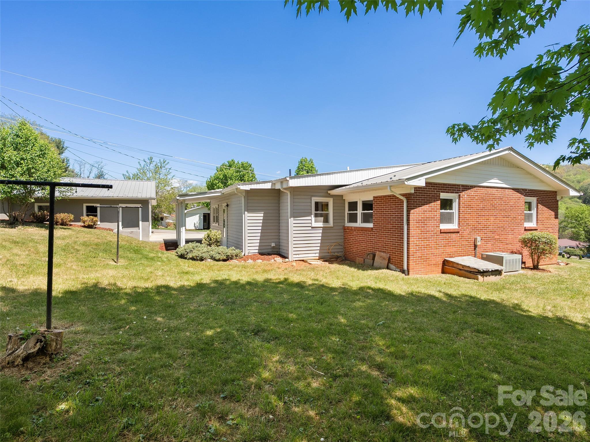 17 W Farley Street — Waynesville
