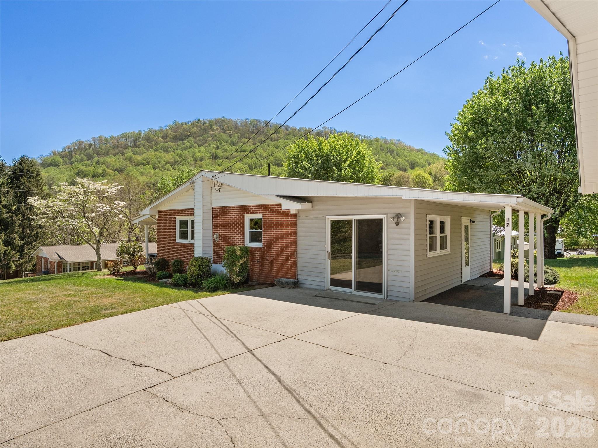 17 W Farley Street — Waynesville
