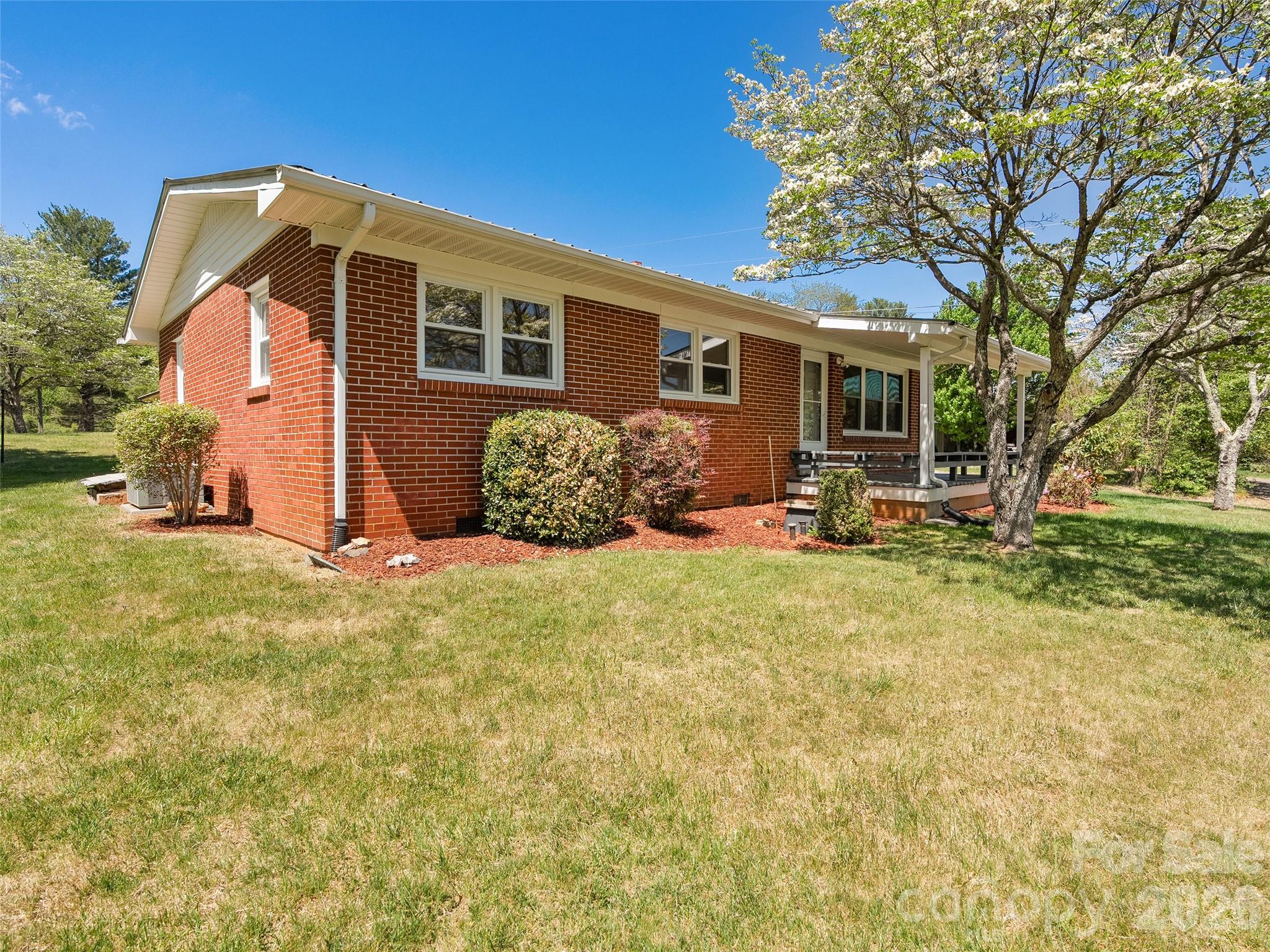 17 W Farley Street — Waynesville