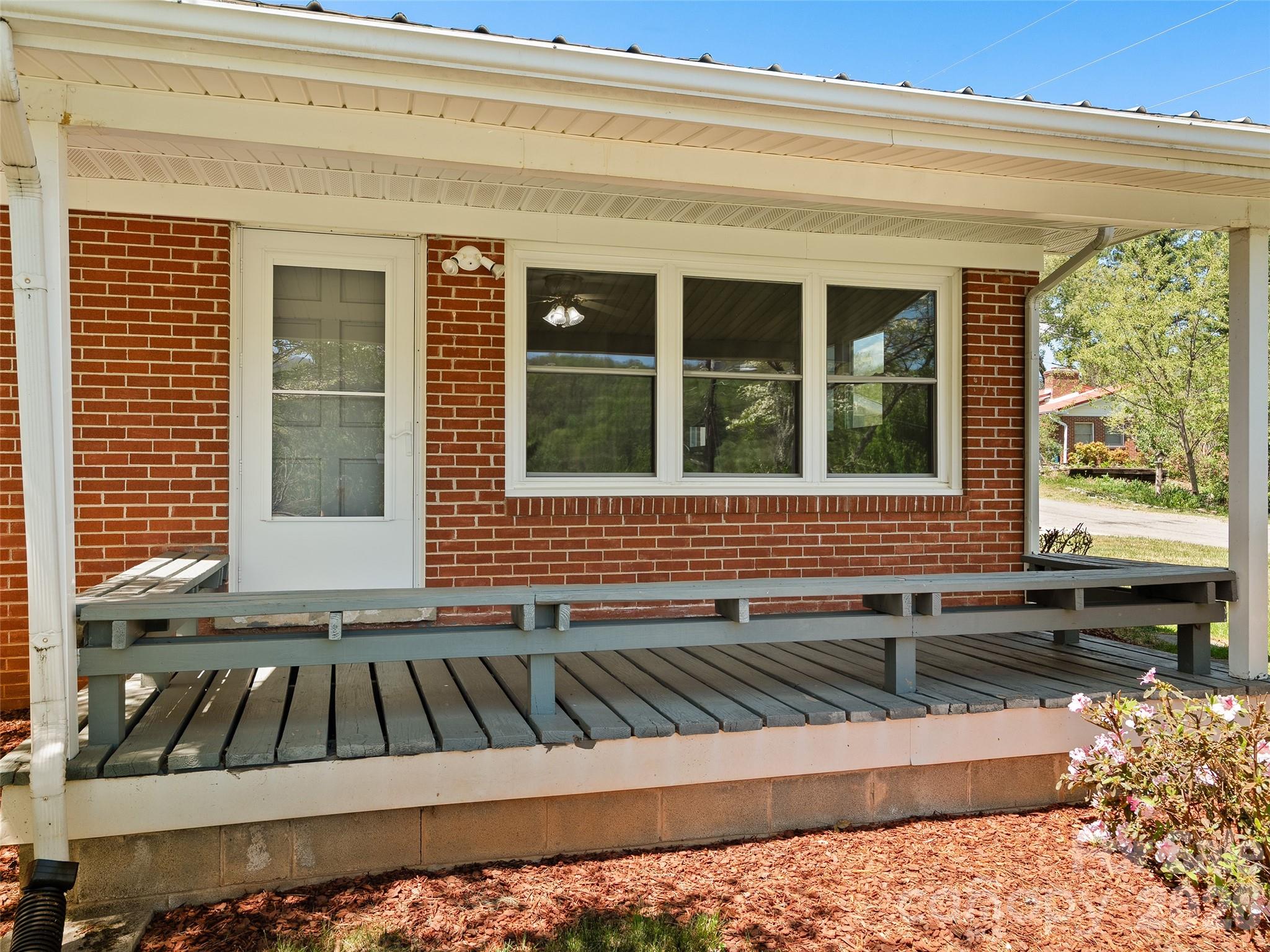 17 W Farley Street — Waynesville