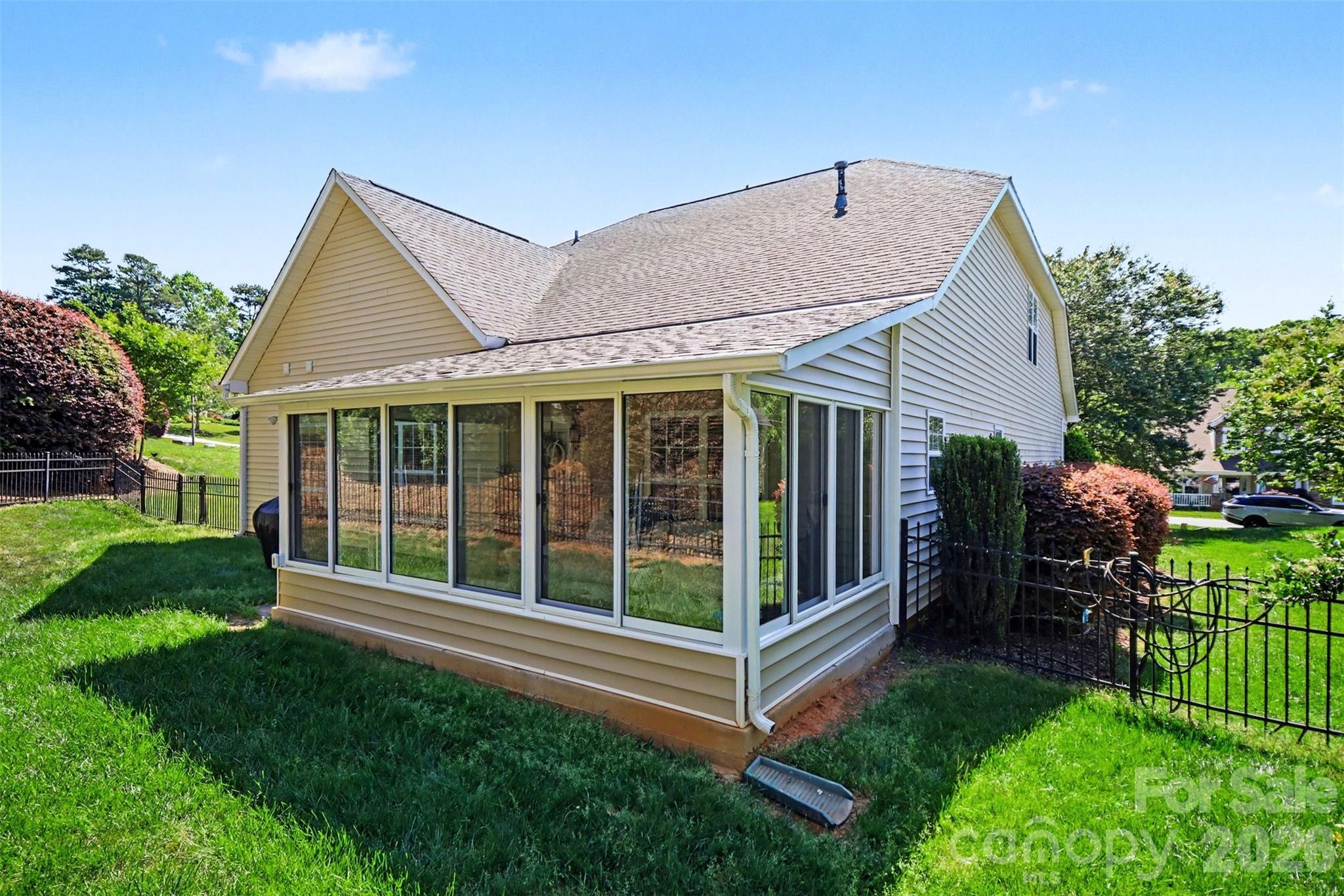 7999 Worth Way — Denver