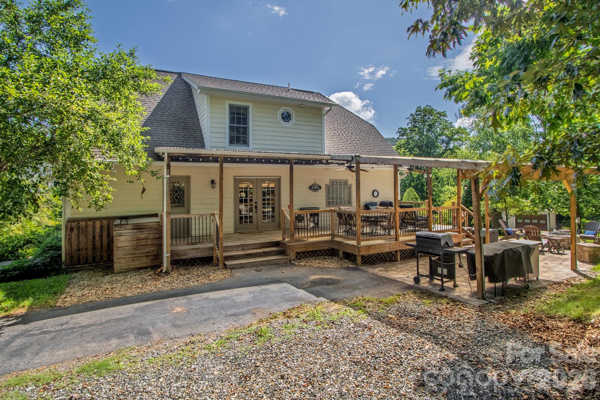 17 Squires Lane — Candler