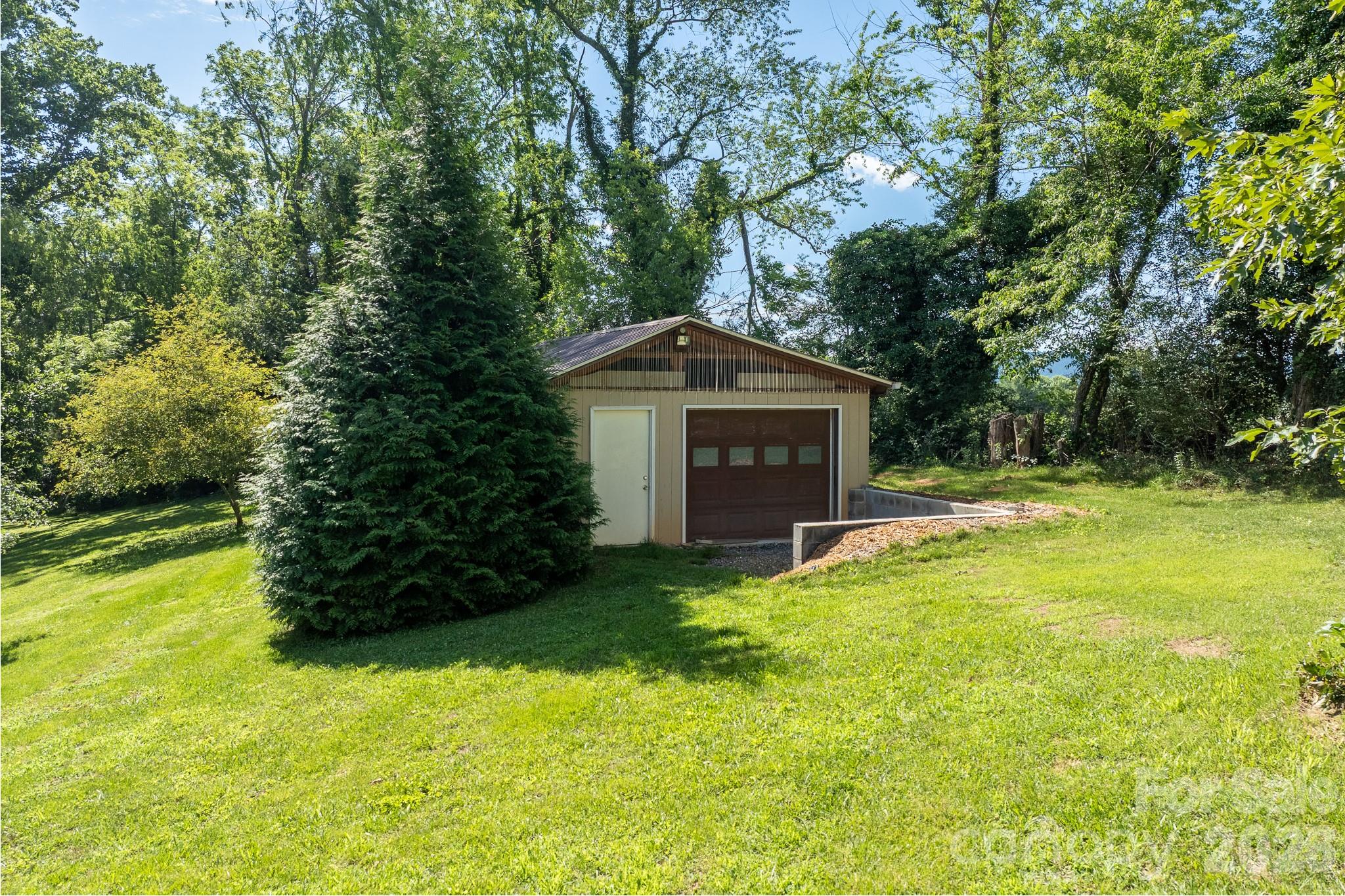 17 Squires Lane — Candler