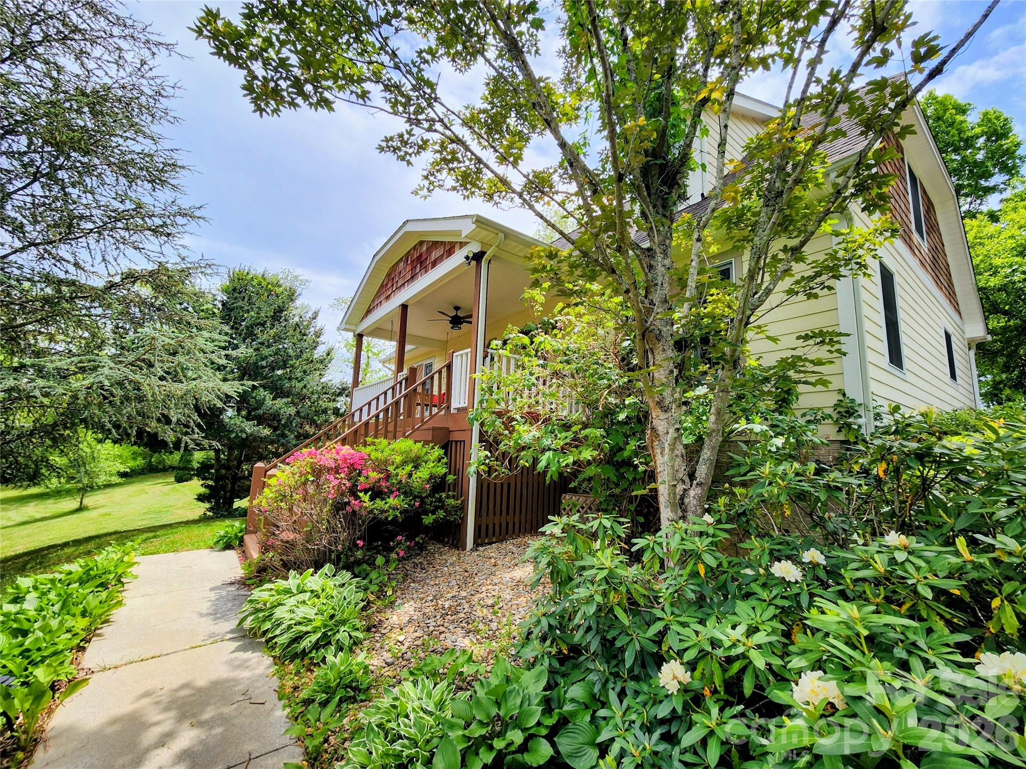 17 Squires Lane — Candler