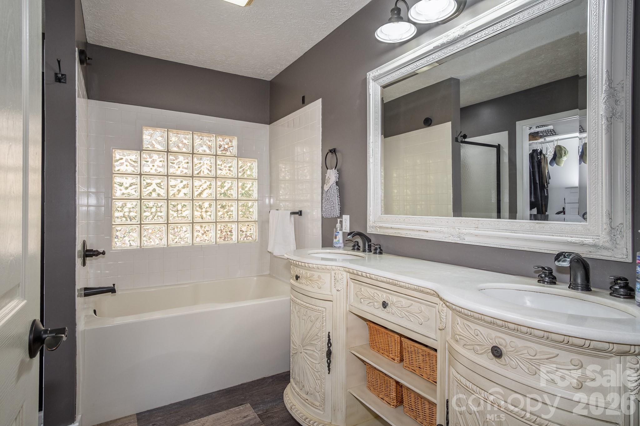 17 Squires Lane — Candler