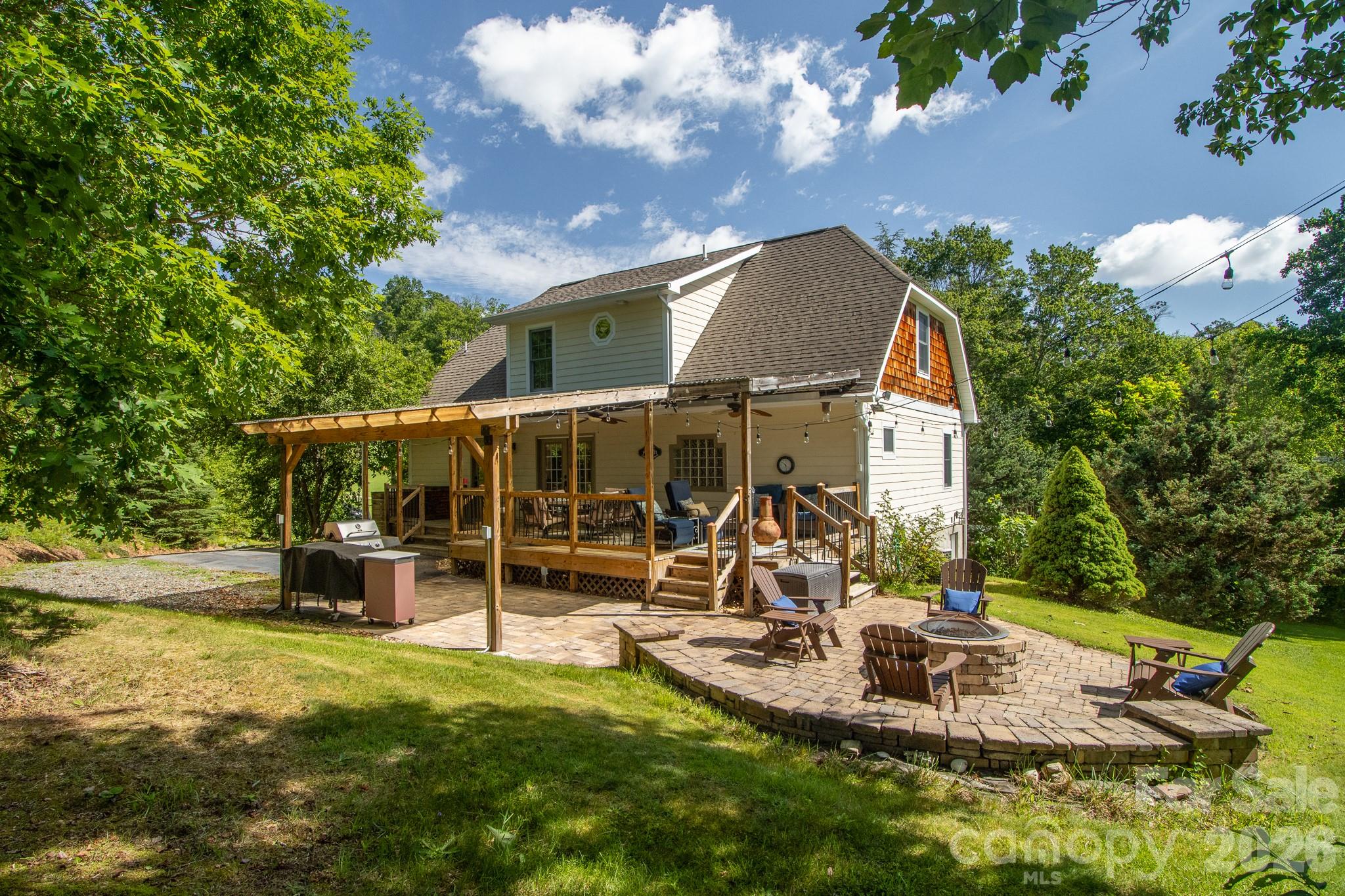 17 Squires Lane — Candler