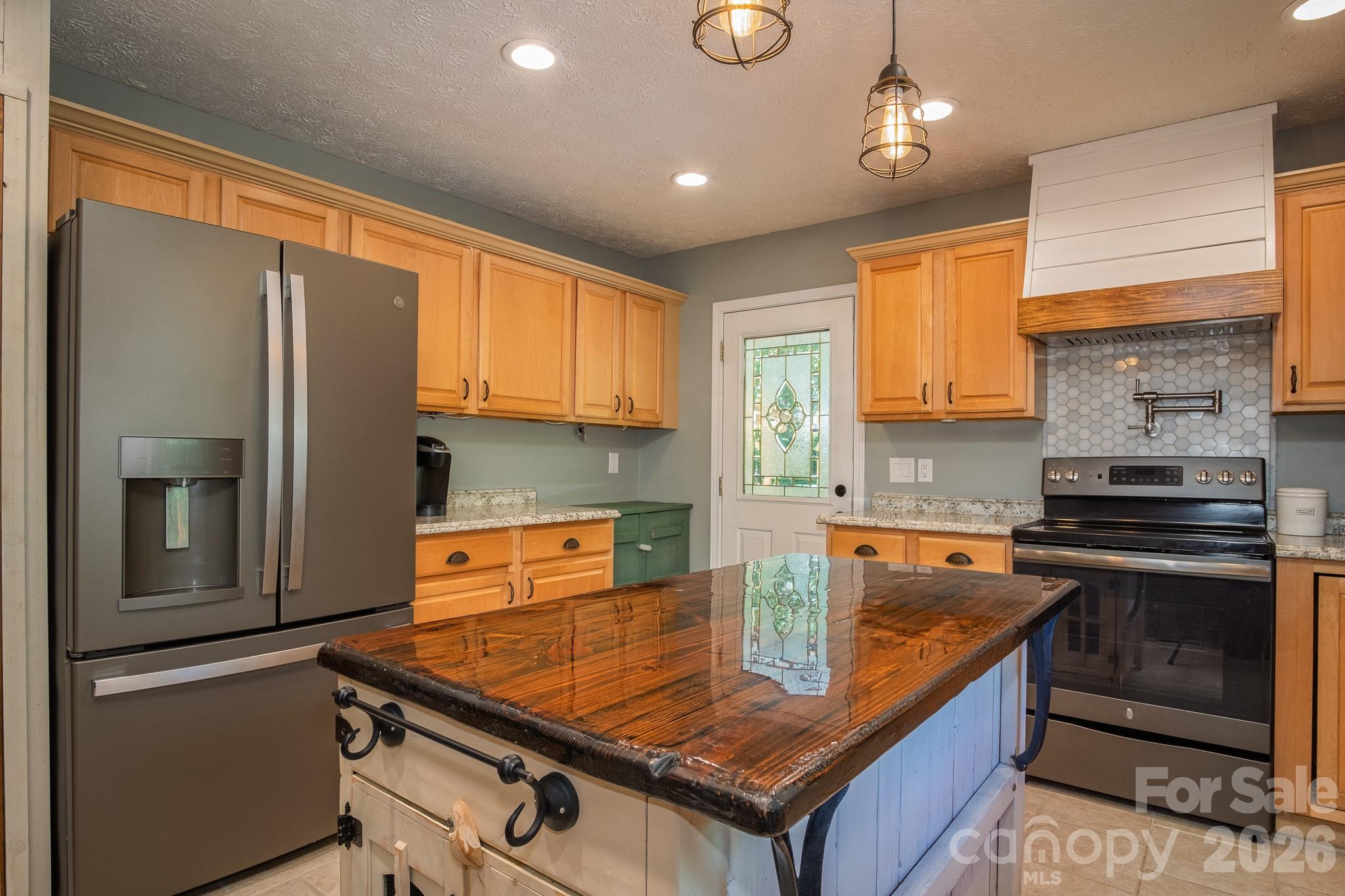 17 Squires Lane — Candler