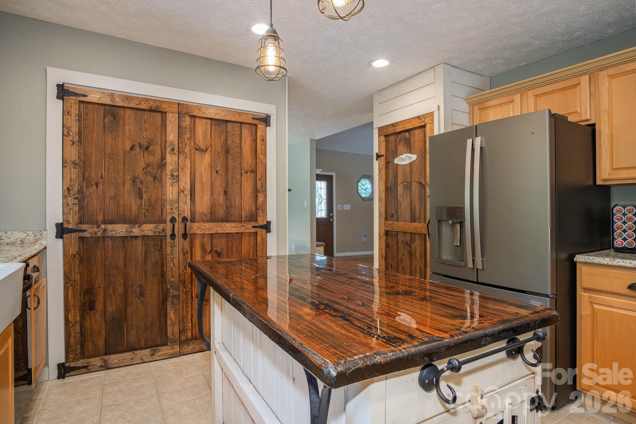 17 Squires Lane — Candler