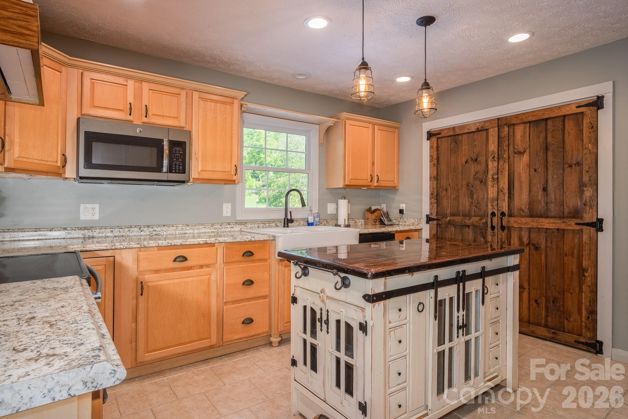 17 Squires Lane — Candler
