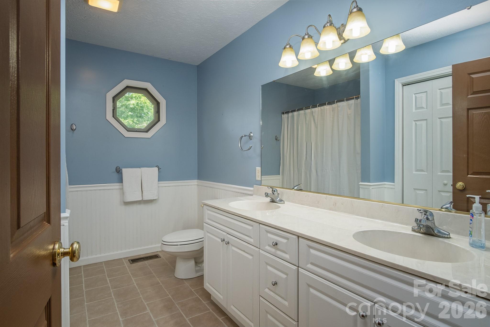 17 Squires Lane — Candler