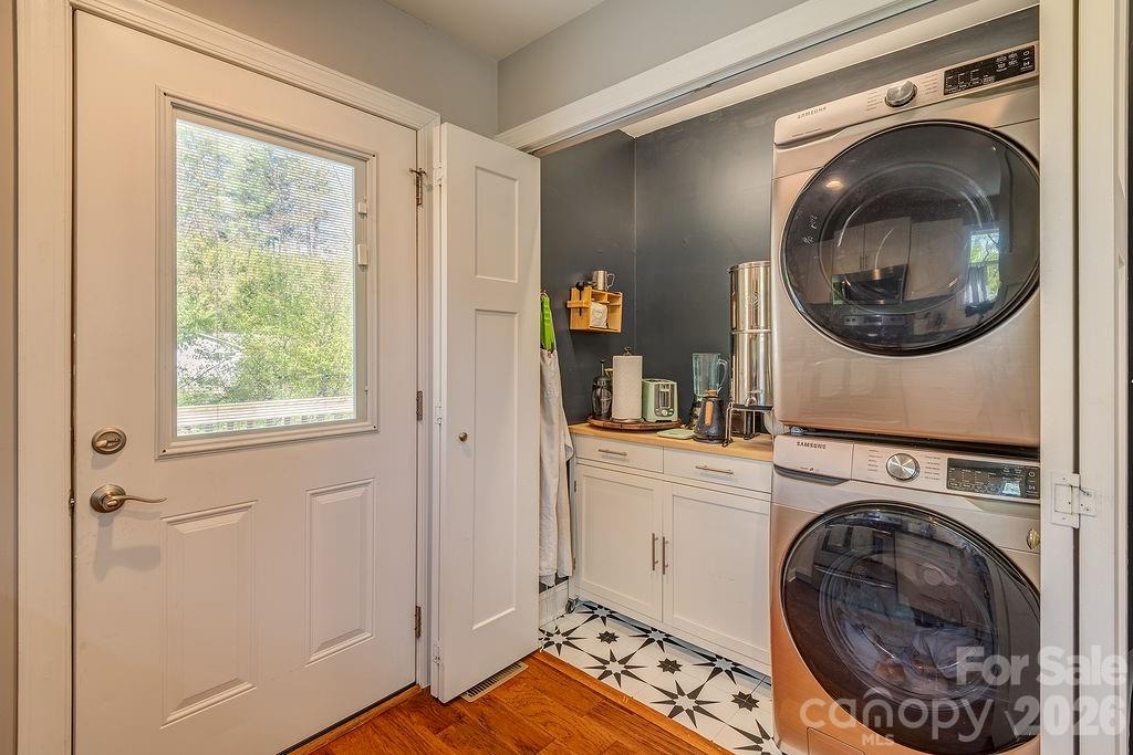 20 Plemmons Street — Asheville