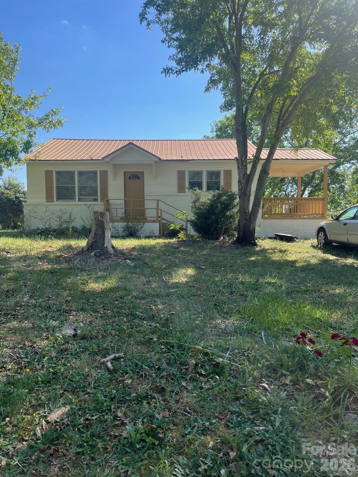 1612 Hawfield Road — Charlotte