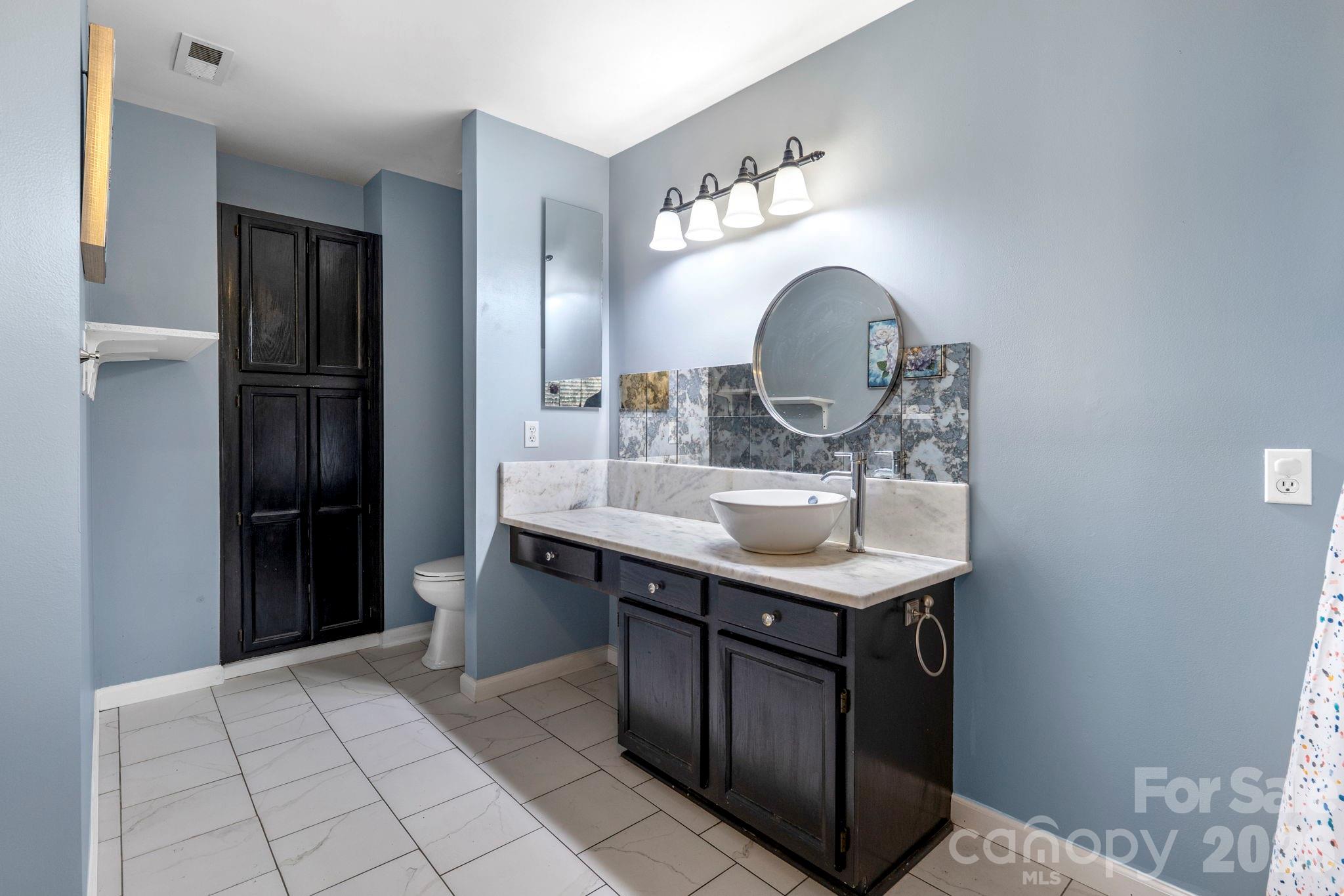 2133 Highland View Lane — Charlotte