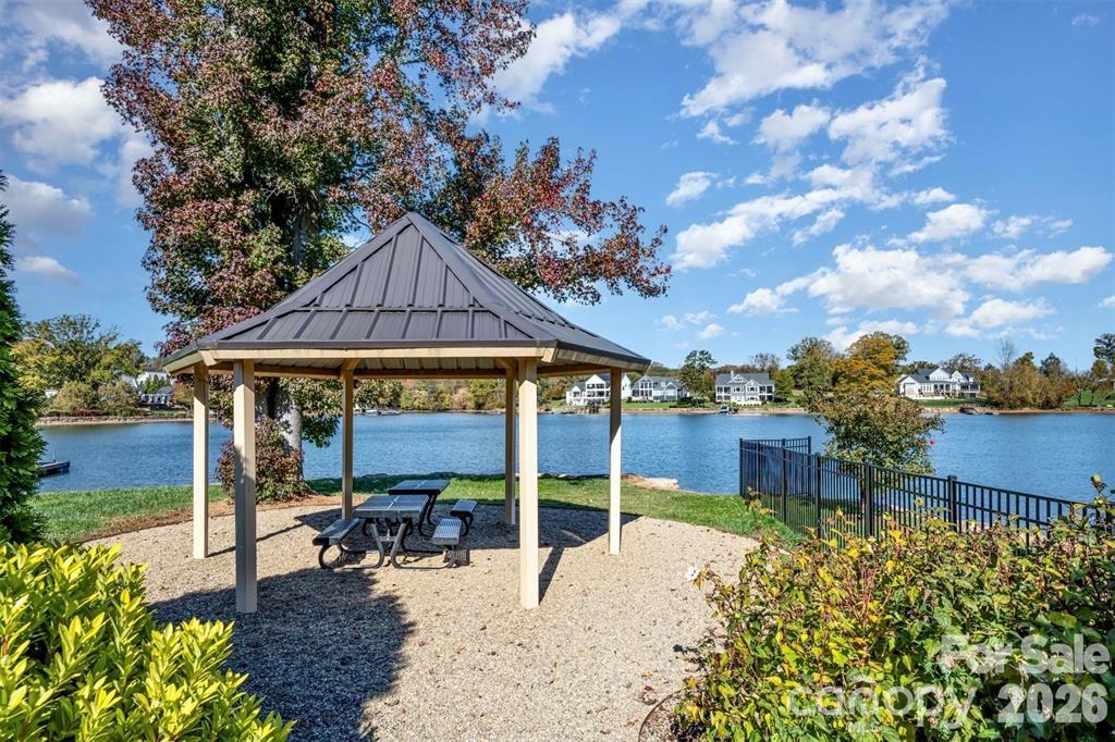 117 Tomahawk Drive — Mooresville